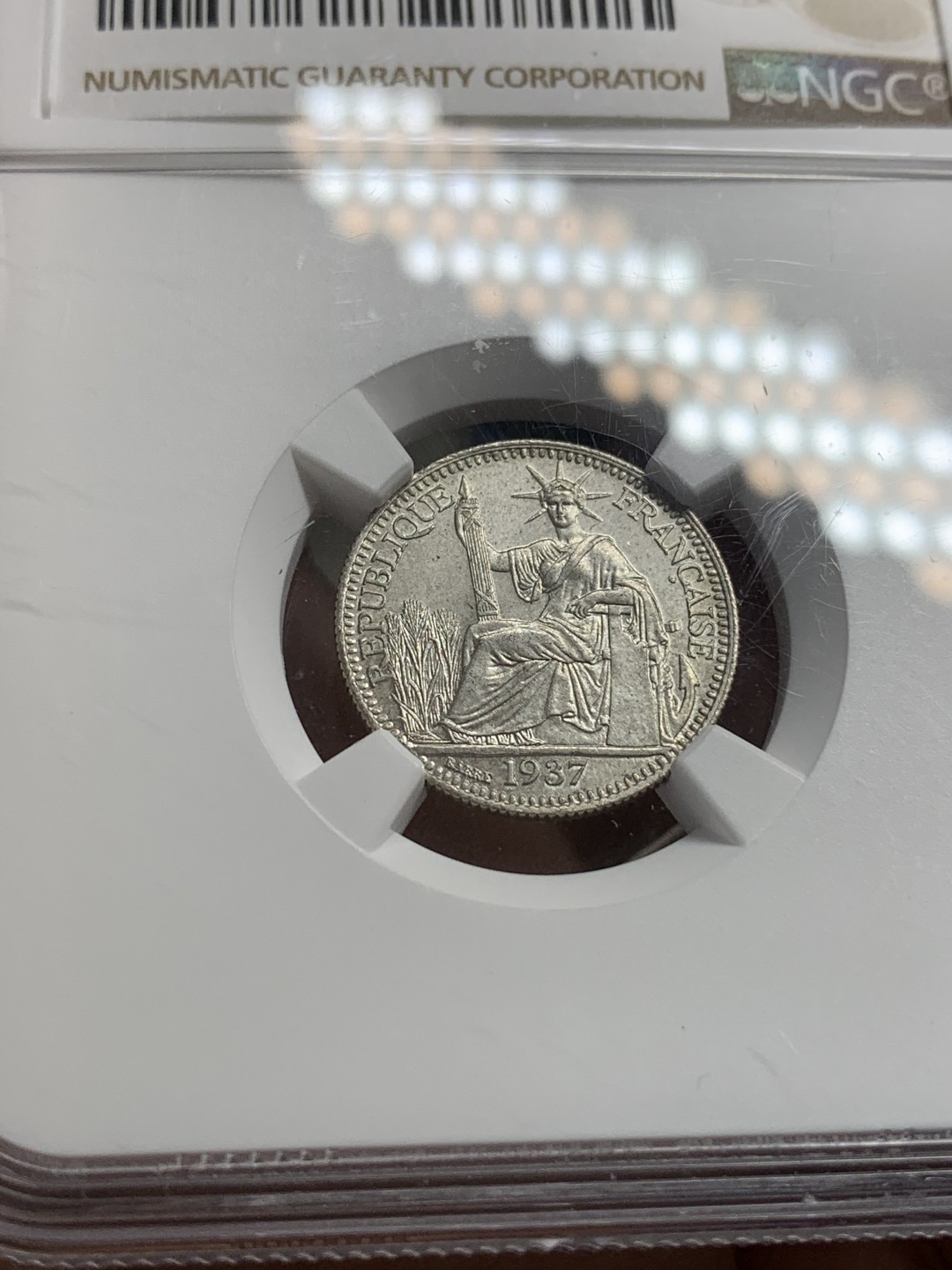 《竞宝斋》第108场-周日，周一 ，周四3场连拍（全场包邮） NGC MS65 印支 1937年 坐人 10分银币 细节极好 季军分