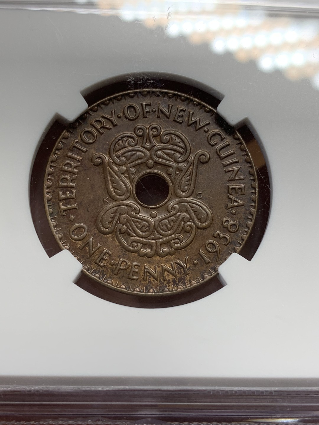 《竞宝斋》第108场-周日，周一 ，周四3场连拍（全场包邮） NGC MS63BN 1938 英属新几内亚1便士 铜币 巧克力包浆