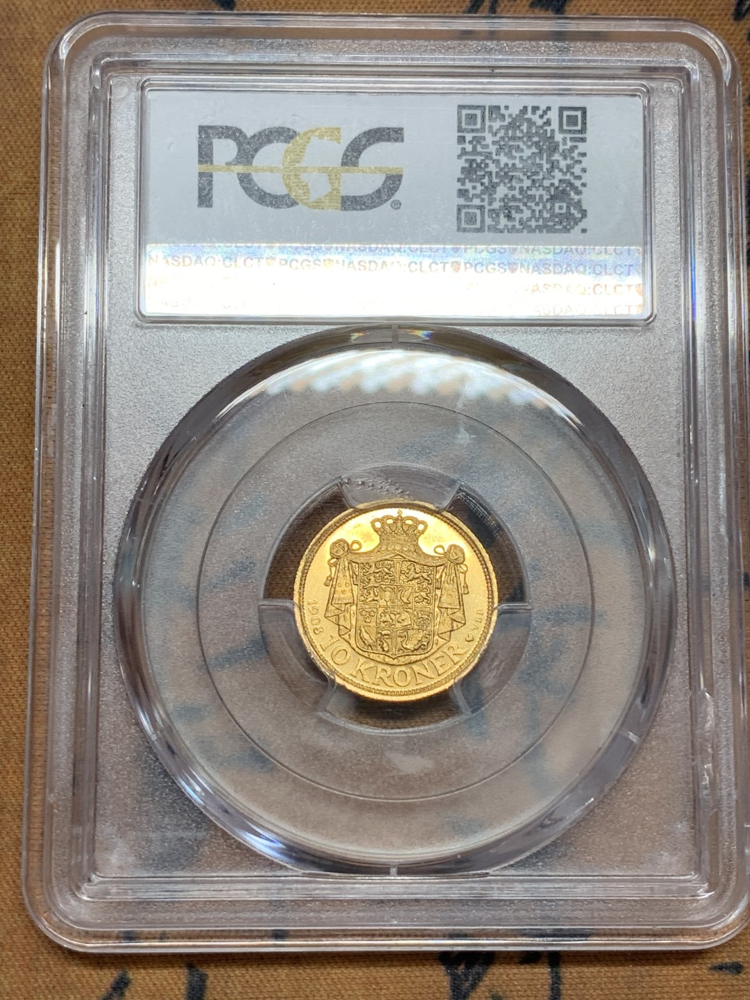 《竞宝斋》第108场-周日，周一 ，周四3场连拍（全场包邮） NGC-MS64 1908VBP丹麦10克朗金币，底板PL感十足，盾徽雕刻清晰。