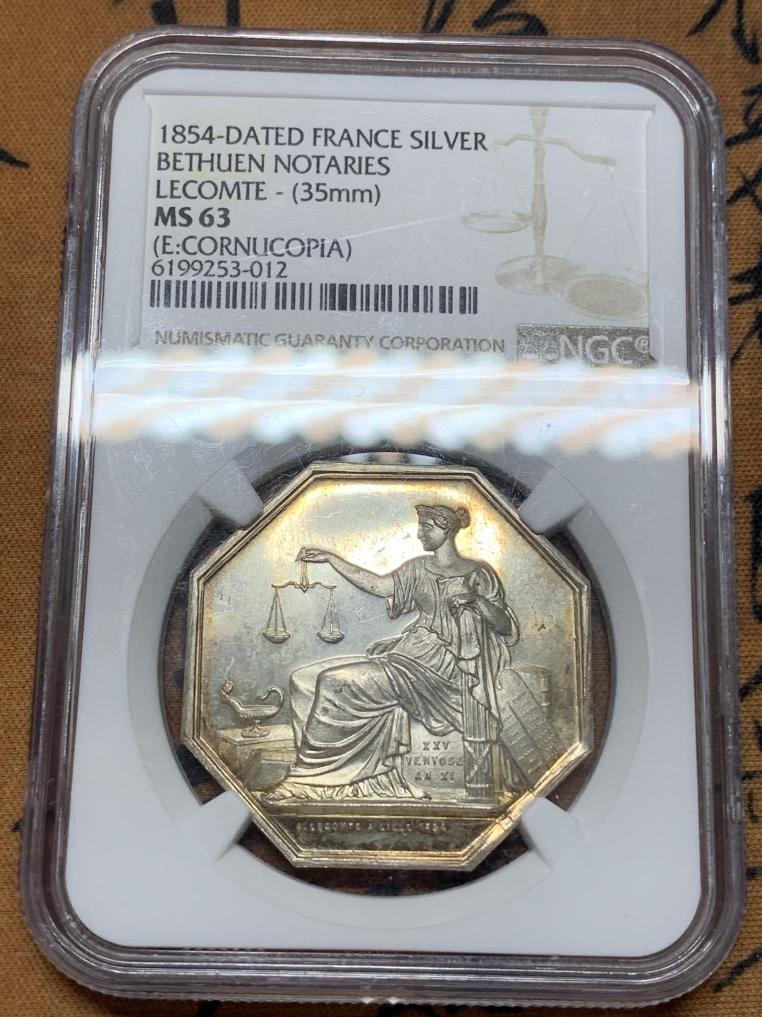 《竞宝斋》第108场-周日，周一 ，周四3场连拍（全场包邮） NGC-MS63 1854年法国司法公平八角银质代币 高浮雕，淡金色包浆