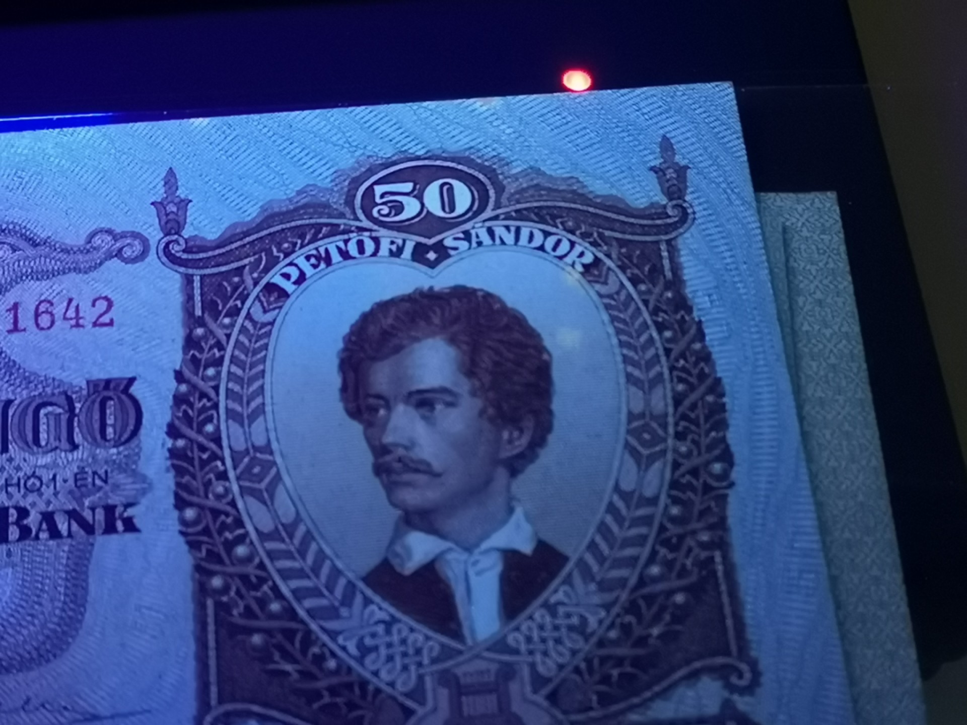 《外钞收藏家》第二百一十一期（欧洲四国精品专场） 匈牙利1932年50 帕戈	P-99	早期帕戈一枚  老版品相没那么绝 轻微潮