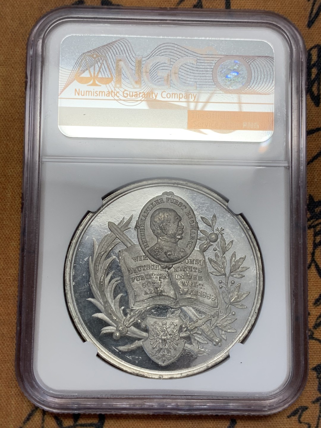 《竞宝斋》第108场-周日，周一 ，周四3场连拍（全场包邮） NGC ms63 1888年俾斯麦国会演讲纪念章，镜面底板