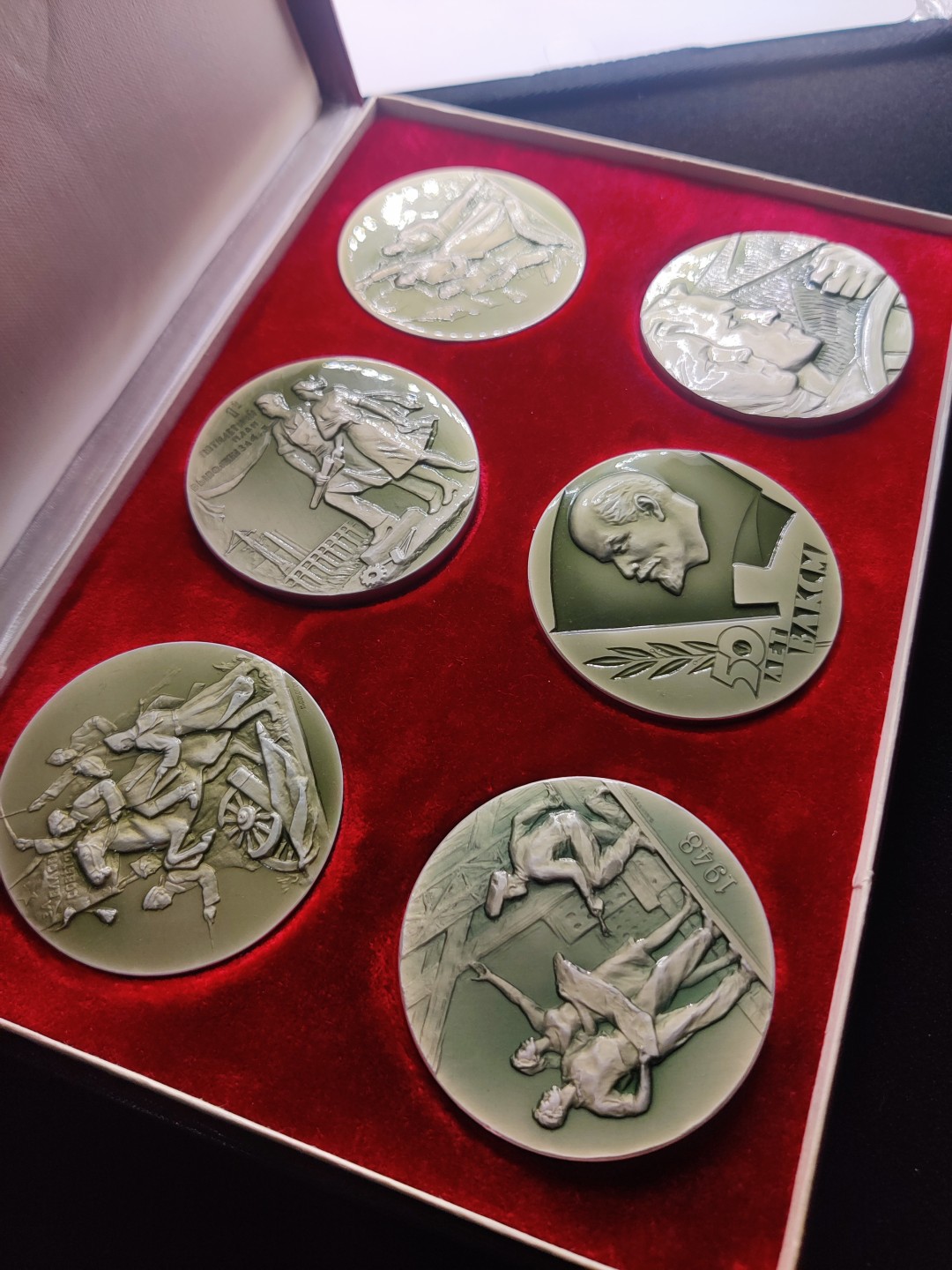 全场0元起拍 第八期 咸鱼国勋章拍卖专场 10月26日下午6：00开始 苏联共青团纪念章一套