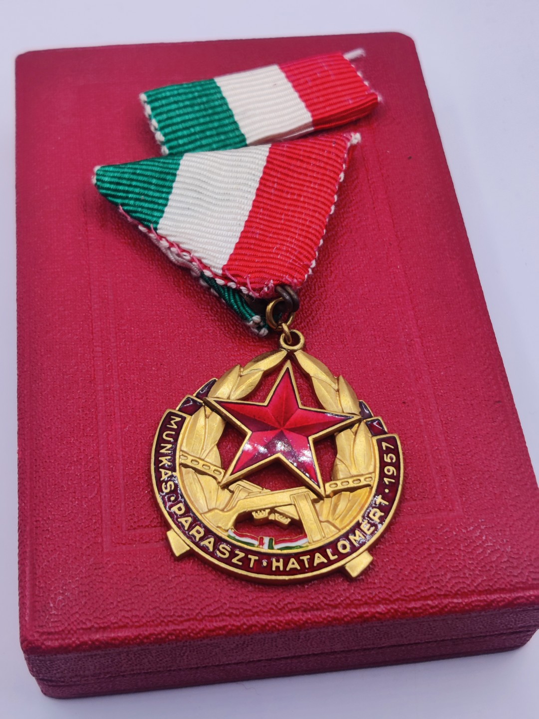 全场0元起拍 第八期 咸鱼国勋章拍卖专场 10月26日下午6：00开始 匈牙利维护工农统治奖章