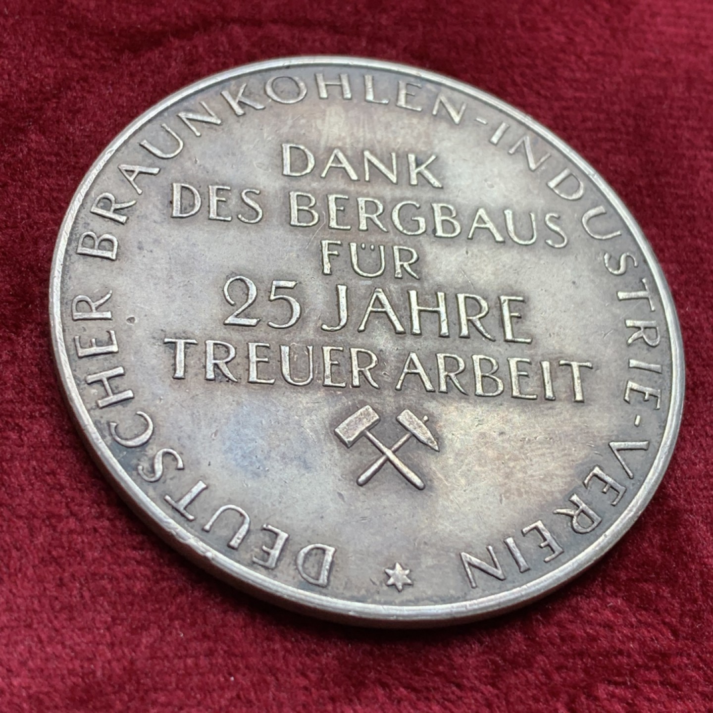 《竞宝斋》第108场-周日，周一 ，周四3场连拍（全场包邮） 德国 褐煤工业协会 25周年敬业 纪念银章 约1926年 50mm38g