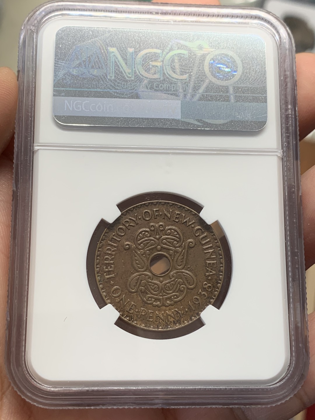 《竞宝斋》第108场-周日，周一 ，周四3场连拍（全场包邮） NGC MS63BN 1938 英属新几内亚1便士 铜币 巧克力包浆