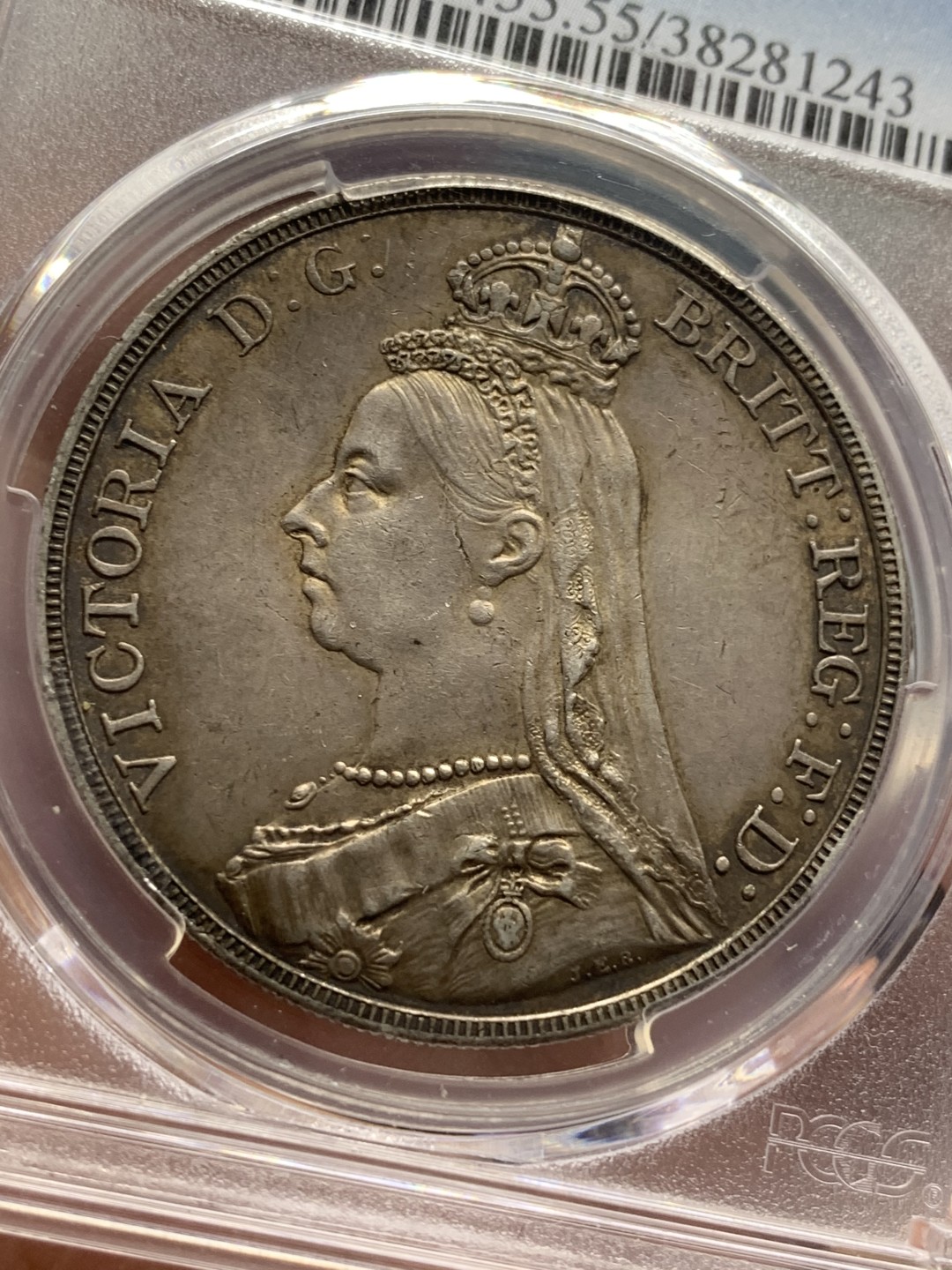 《竞宝斋》第108场-周日，周一 ，周四3场连拍（全场包邮） PCGS AU55 英国1891年维多利亚高冠马剑一克朗银币少见年份 原味深五彩