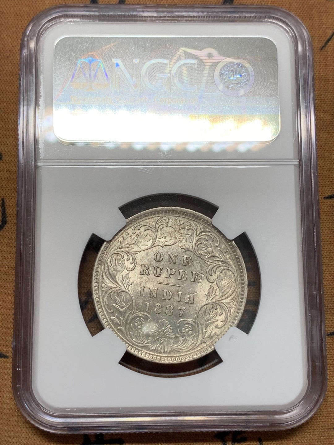 《竞宝斋》第108场-周日，周一 ，周四3场连拍（全场包邮） NGC MS61 1887年维多利亚印度卢比 低估品种！