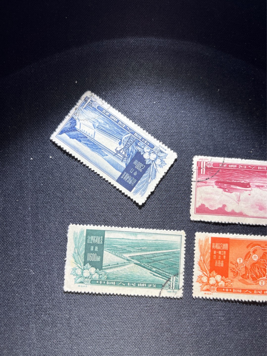 洪涛臻品 精选邮票限时拍卖第六十三期 特19黄河 盖销顺戳，4-2轻微软折，其余几乎全品（今应出品人要求为避免可能的售后问题,对盖销裸票谨慎使用全品概念,毕竟ASG95的也能挑出毛病)，面艳背白票挺💝贵票+难题票💝拍品实物见图2-3