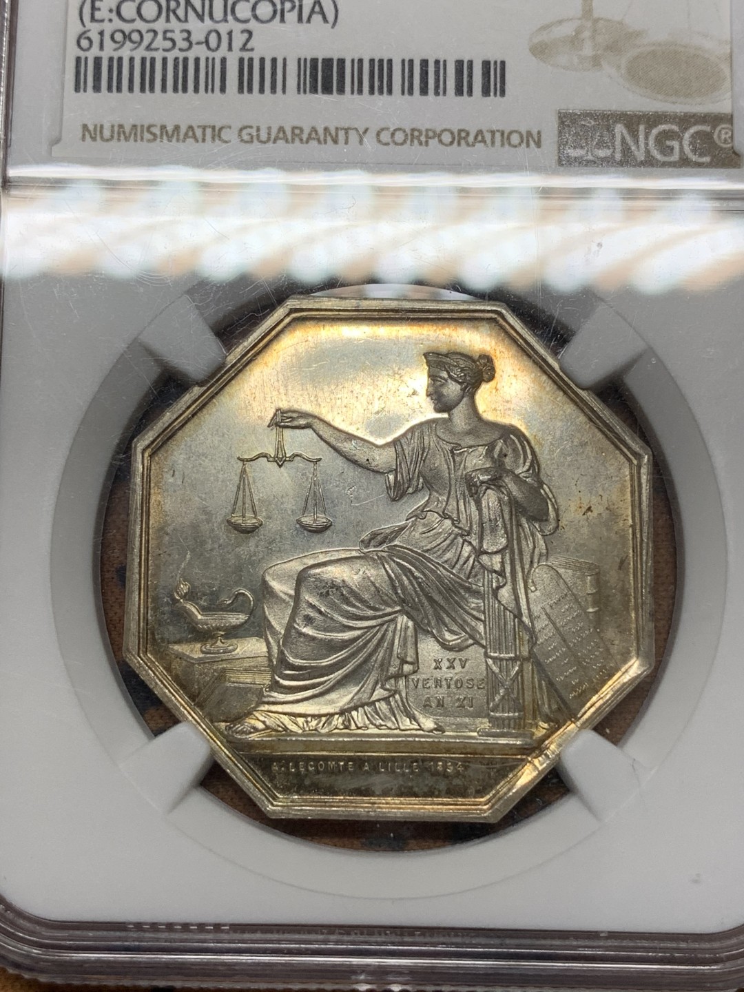 《竞宝斋》第108场-周日，周一 ，周四3场连拍（全场包邮） NGC-MS63 1854年法国司法公平八角银质代币 高浮雕，淡金色包浆