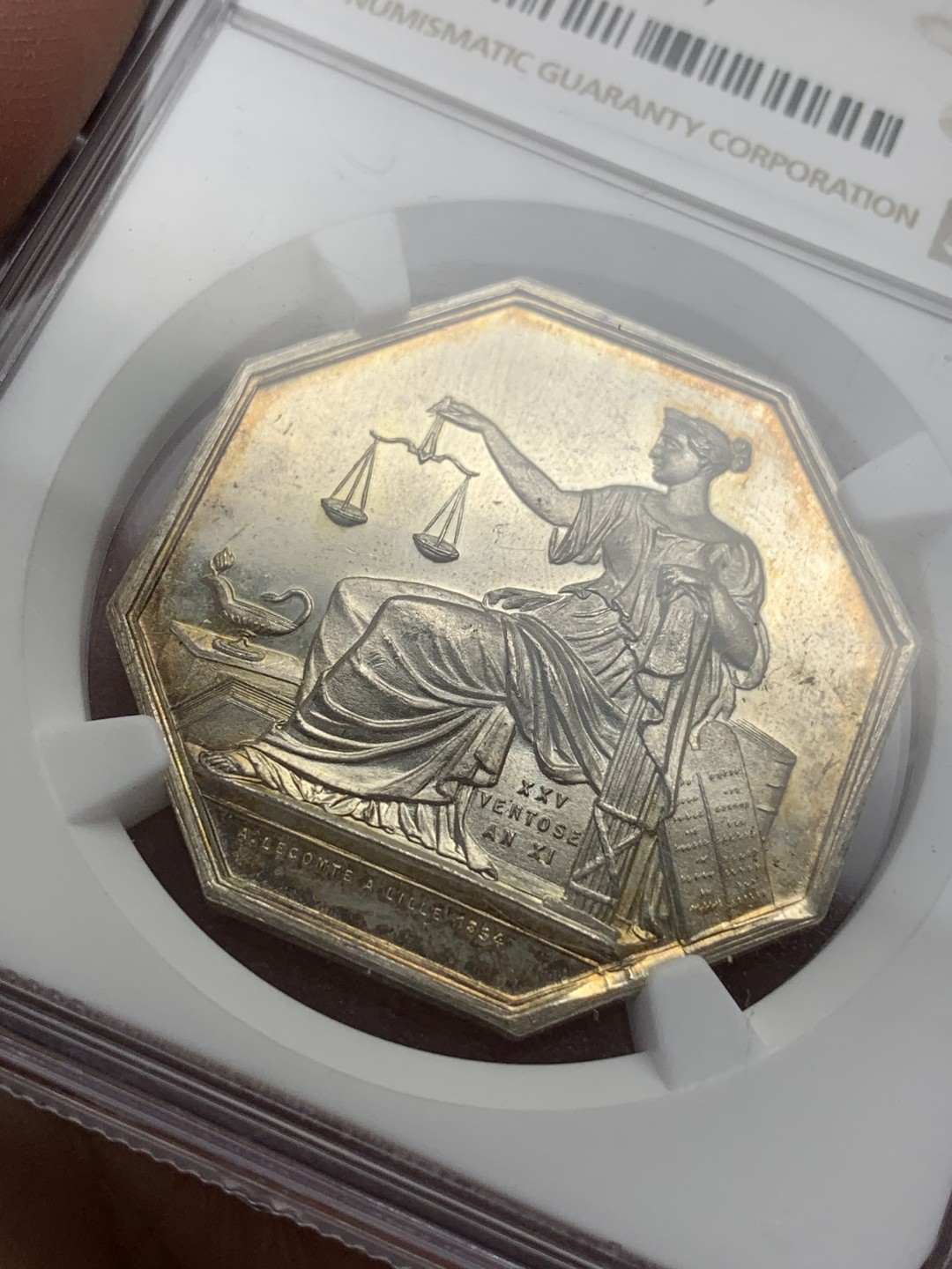 《竞宝斋》第108场-周日，周一 ，周四3场连拍（全场包邮） NGC-MS63 1854年法国司法公平八角银质代币 高浮雕，淡金色包浆