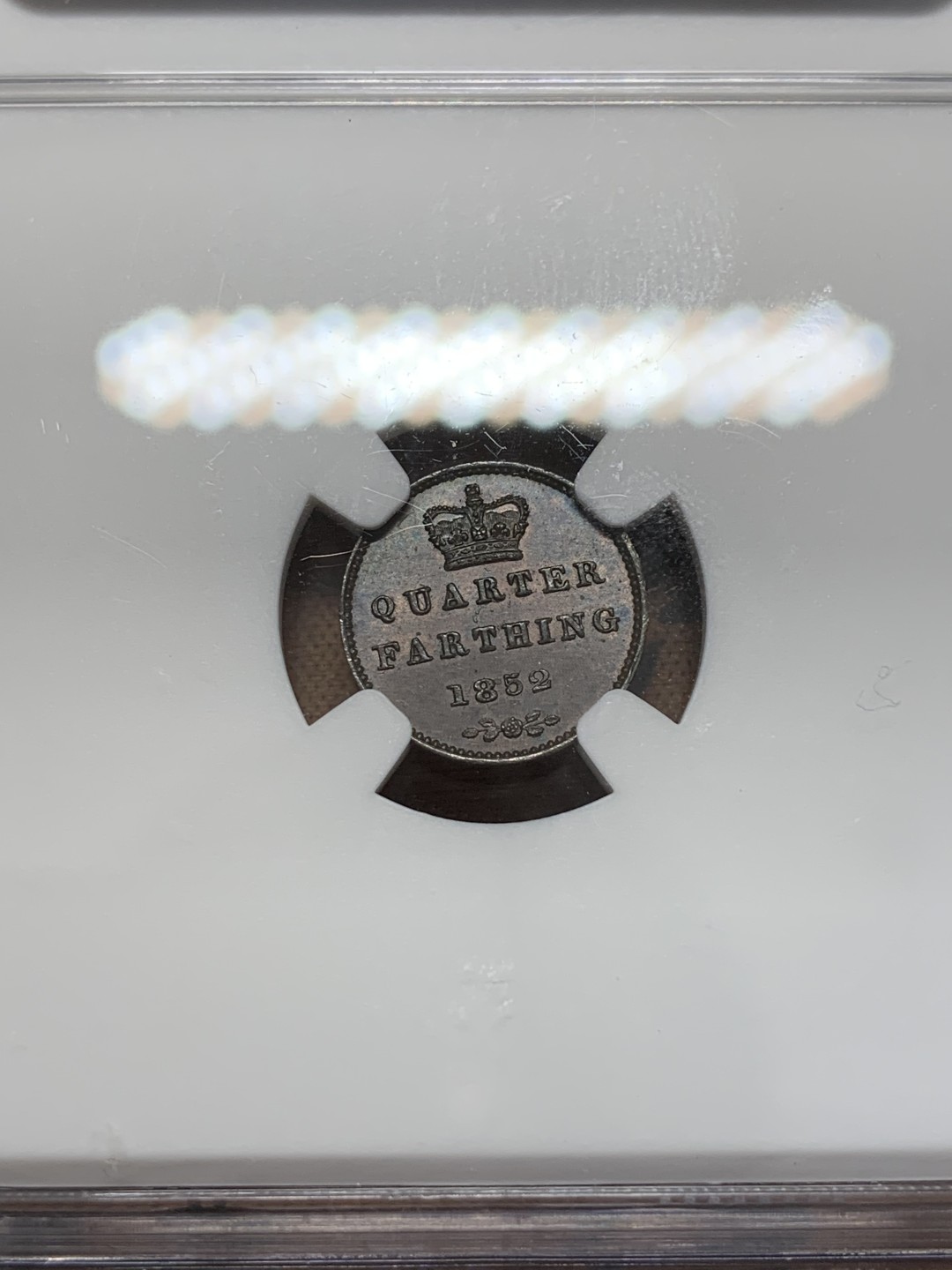 《竞宝斋》第108场-周日，周一 ，周四3场连拍（全场包邮） 高分！NGC-MS64+BN，1852年英国小维四分之一法新，MSF特拍特殊标签，五彩铜光，收藏级