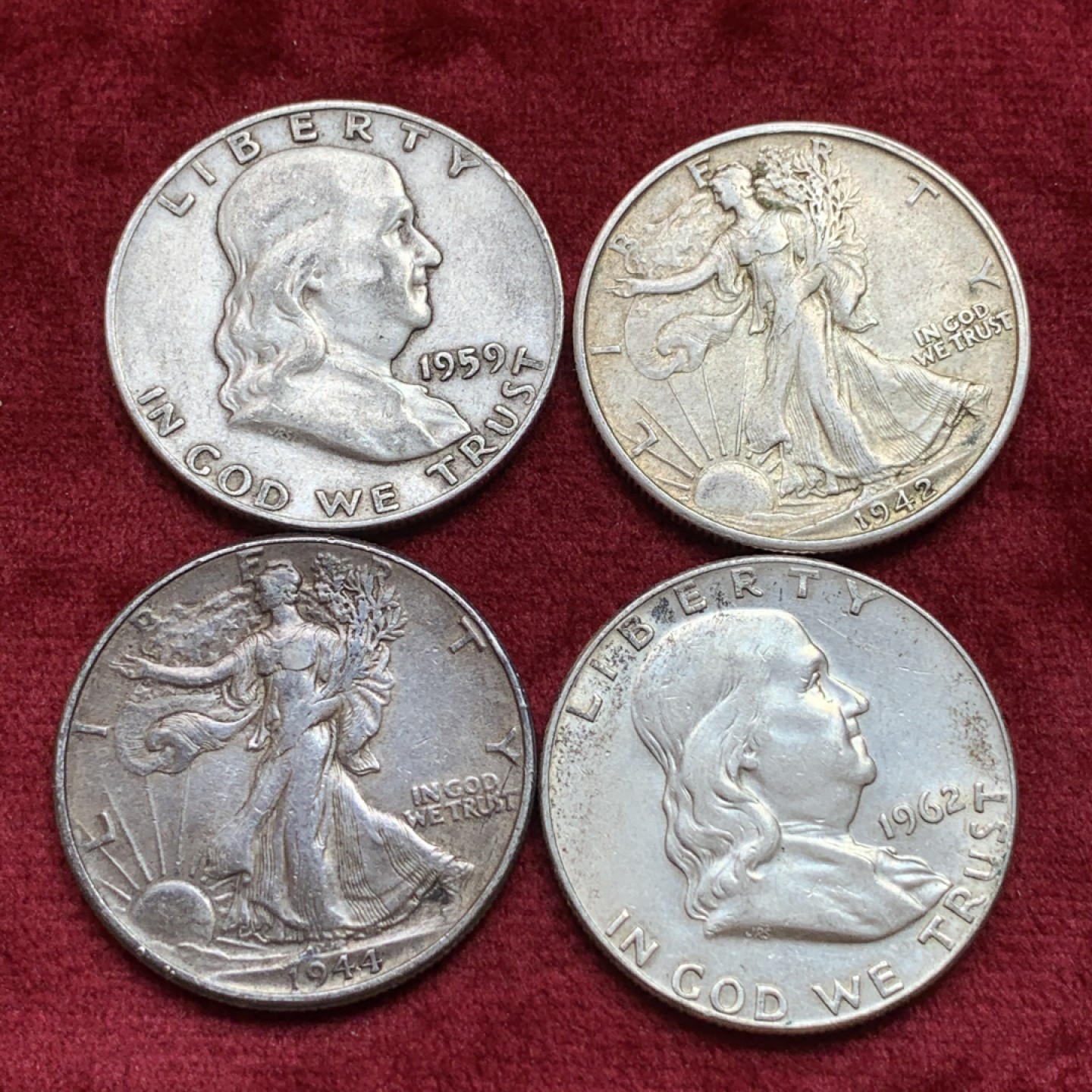 《竞宝斋》第108场-周日，周一 ，周四3场连拍（全场包邮） 美国900银 银币4枚 2枚富兰克林半美元，2枚行走女神半美元 单枚12.5克 合计50克900银 状态非常好