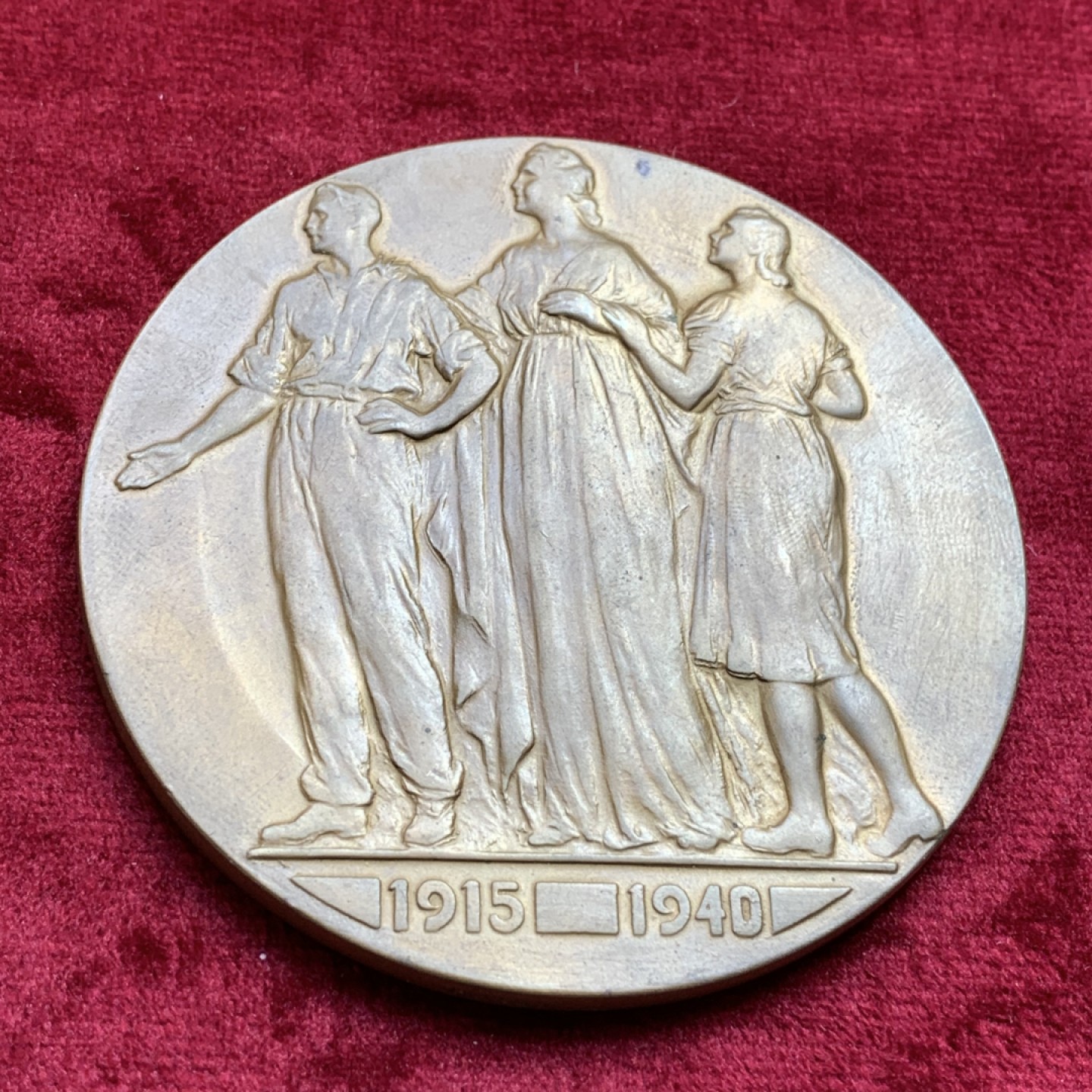 《竞宝斋》第108场-周日，周一 ，周四3场连拍（全场包邮） 1940 比利时 战争孤儿援助 贡献大铜章 75mm154g