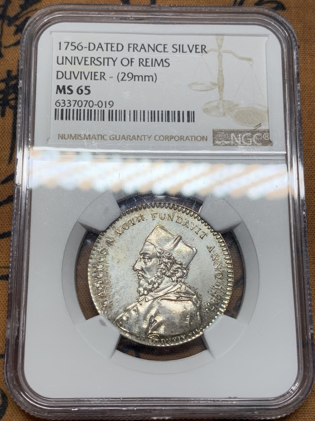 《竞宝斋》第108场-周日，周一 ，周四3场连拍（全场包邮） NGC-MS65 1756年法国兰斯大学代币 转光带彩，高分银质代币