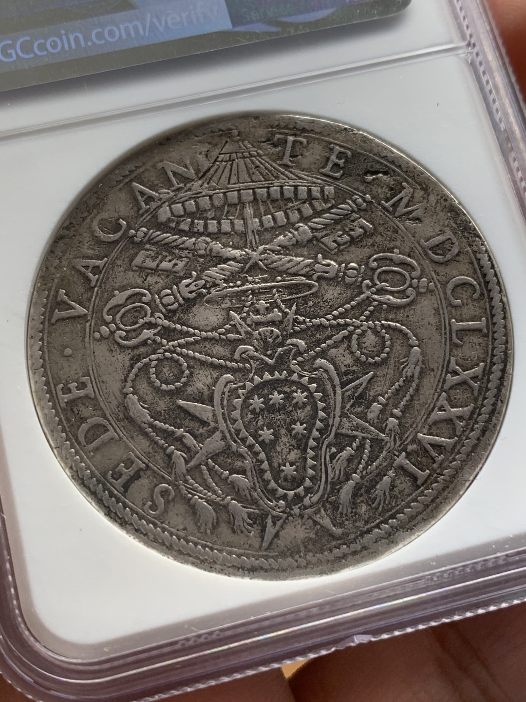 《竞宝斋》第108场-周日，周一 ，周四3场连拍（全场包邮） NGC XF 意大利 教皇国 1676年 1P 大银币 17世纪的工艺精湛 非常少见的版别