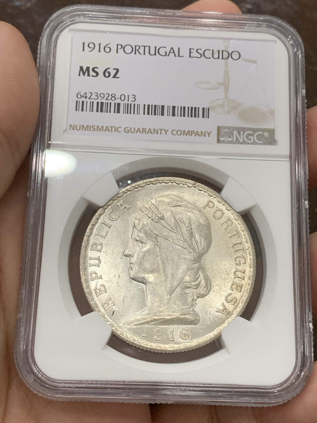 《竞宝斋》第108场-周日，周一 ，周四3场连拍（全场包邮） NGC-MS62 葡萄牙1916年 自由女神像 1埃斯库多大银币 这年份比15年的少很多