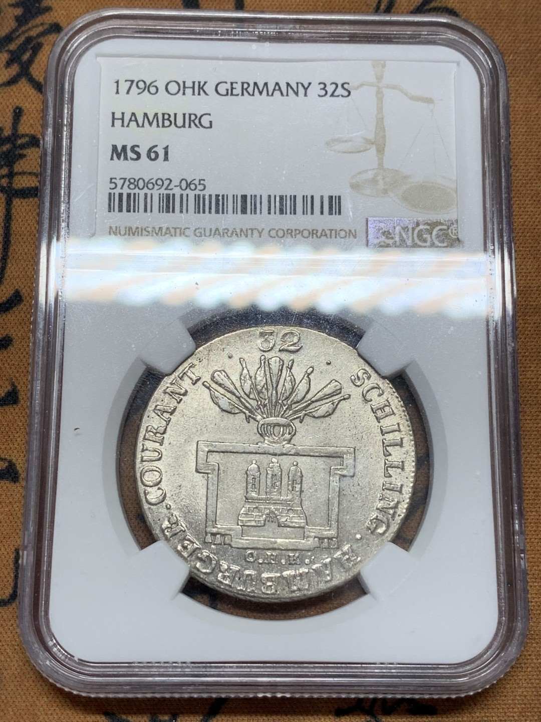 《竞宝斋》第108场-周日，周一 ，周四3场连拍（全场包邮） NGC-MS61 德国汉堡帝国自由市 1796年 32先令 早期双头鹰徽章 收藏级好状态