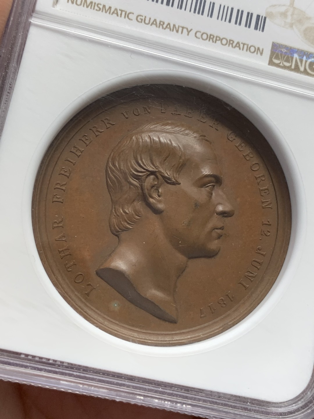 《竞宝斋》第108场-周日，周一 ，周四3场连拍（全场包邮） NGC MS64 1889年德国纽伦堡杰出企业家法贝尔纪念铜章 双面超高浮雕 盾徽精美细致