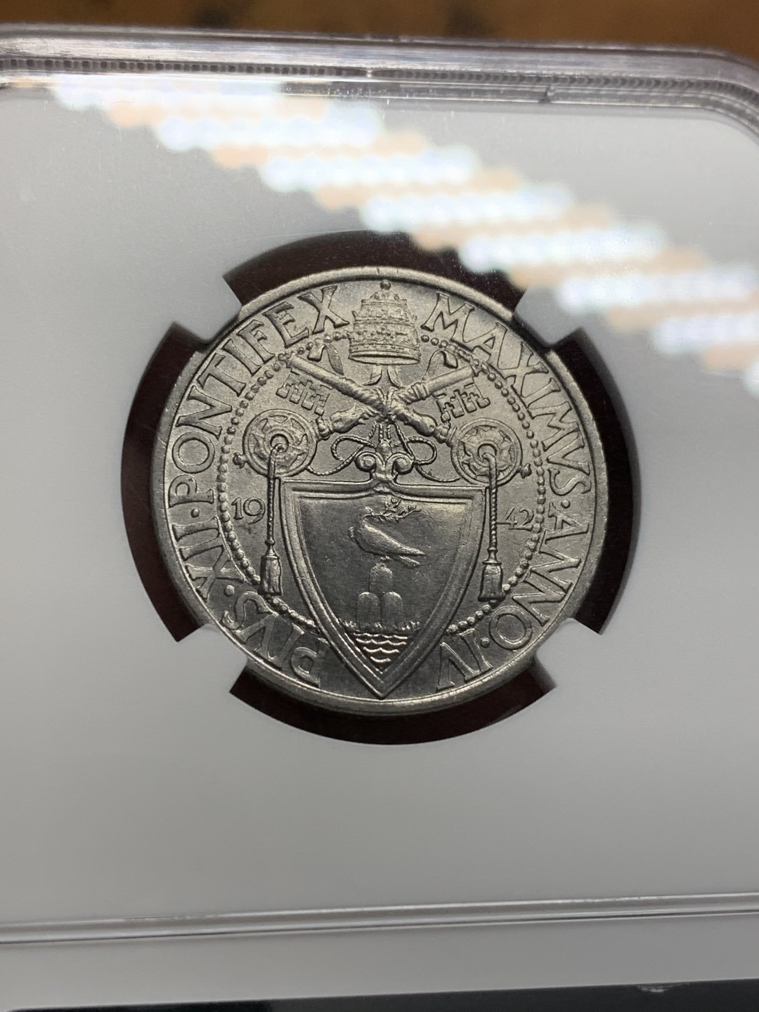 《竞宝斋》第108场-周日，周一 ，周四3场连拍（全场包邮） NGC-MS66 梵蒂冈 1942年 1里拉 收藏分数