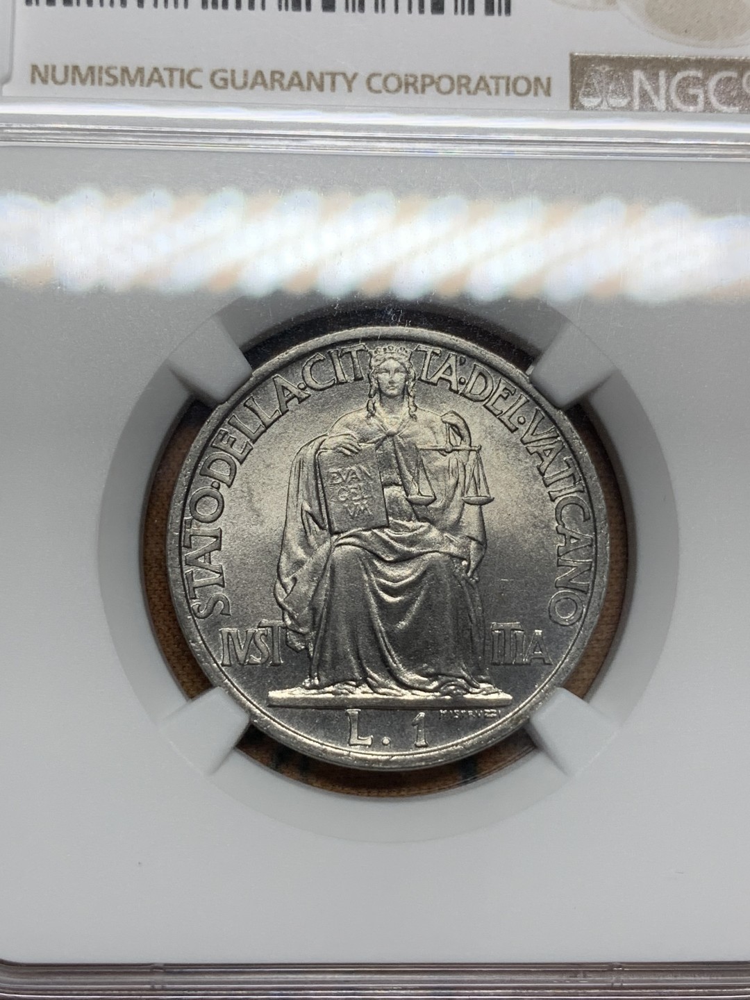 《竞宝斋》第108场-周日，周一 ，周四3场连拍（全场包邮） NGC-MS66 梵蒂冈 1942年 1里拉 收藏分数