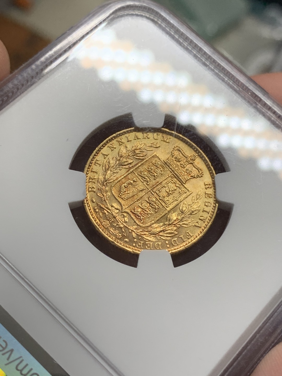 《竞宝斋》第108场-周日，周一 ，周四3场连拍（全场包邮） NGC-AU58，1884M 澳洲小维年轻头像盾徽版1索维林金币，金币版的小维克朗平替性价比高收藏正当时