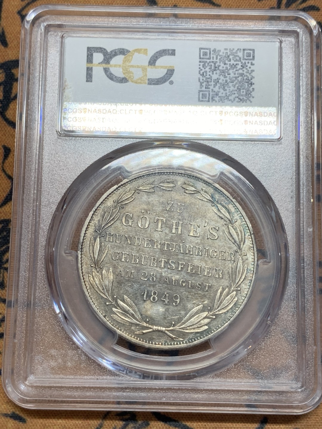 《竞宝斋》第108场-周日，周一 ，周四3场连拍（全场包邮） PCGS AU58 德国法兰克福1849年 歌德诞辰纪念 2GUL大银币发行量8500镜面底板 漂亮烤鸡