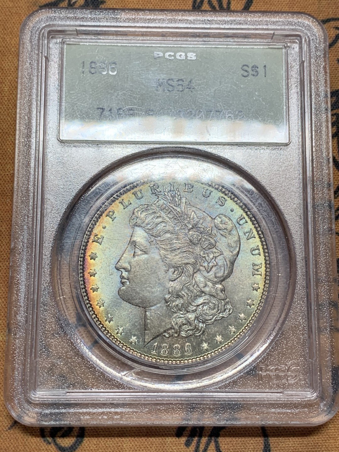 《竞宝斋》第108场-周日，周一 ，周四3场连拍（全场包邮） PCGS-MS64 美国 1886摩根银币 双面完美蓝绿包浆 光度也极佳 少见老绿盒