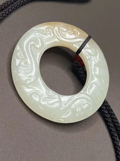蟠螭龙璧 一级白籽料