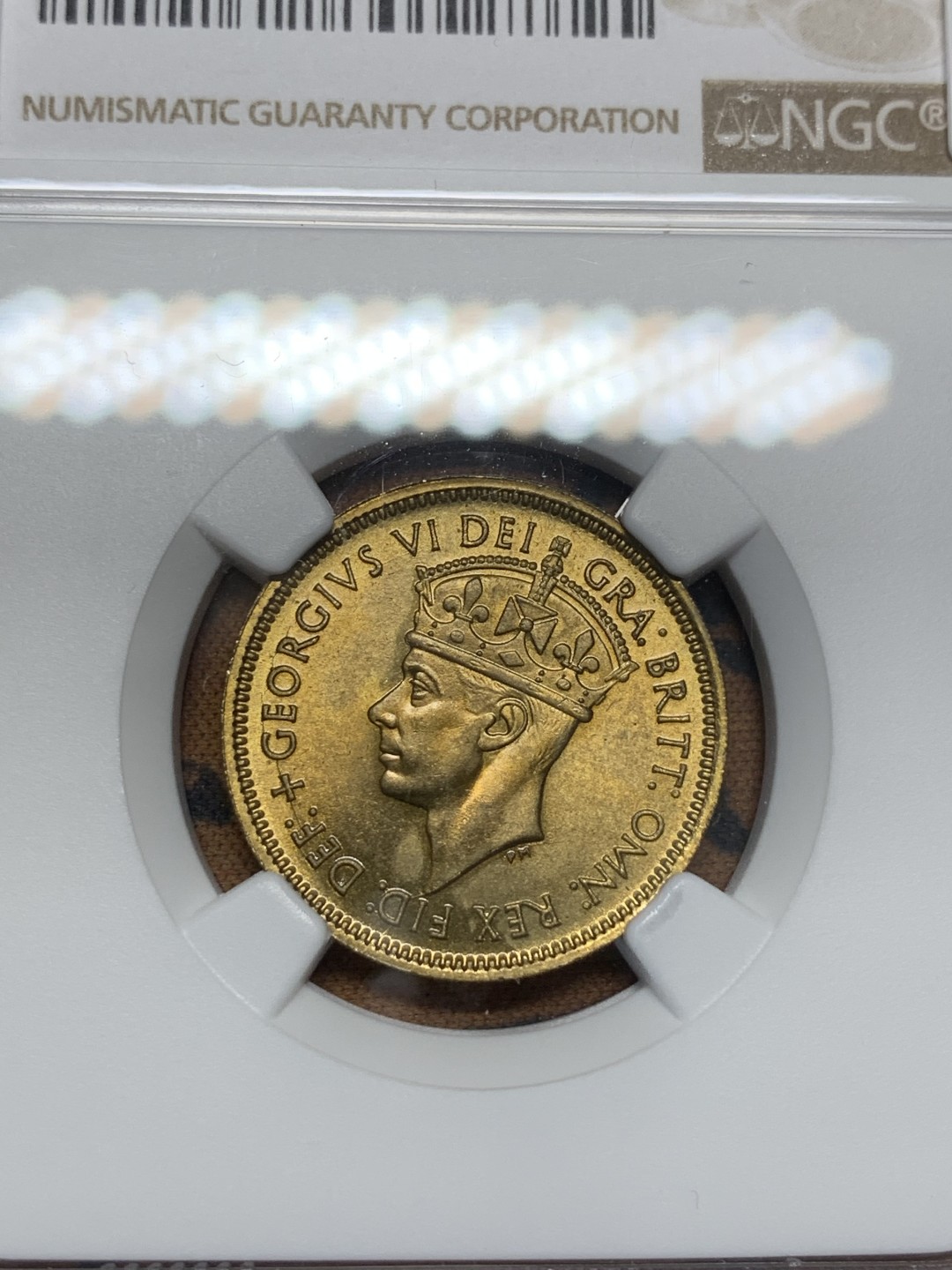 《竞宝斋》第108场-周日，周一 ，周四3场连拍（全场包邮） NGC-MS64 英属西非 1952年 乔六1先令黄铜币 铜光十足 转光强烈