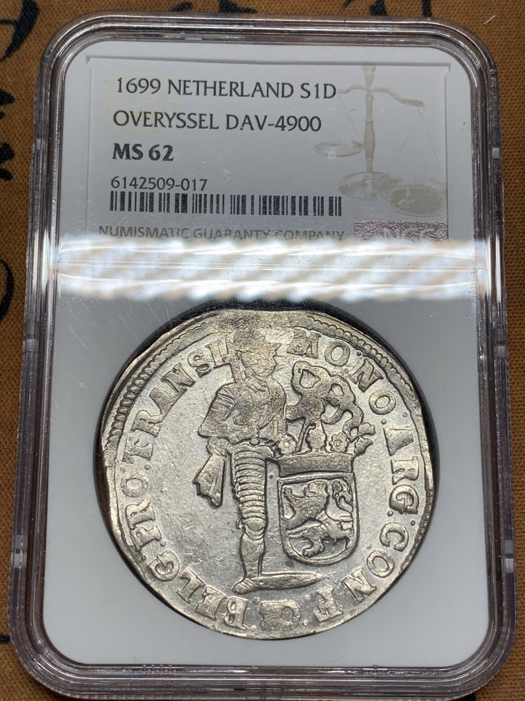 《竞宝斋》第108场-周日，周一 ，周四3场连拍（全场包邮） NGC-MS62冠军分 荷兰 1699年overyssel省1D大银币 稀少品种 普遍弱打 状态很不错