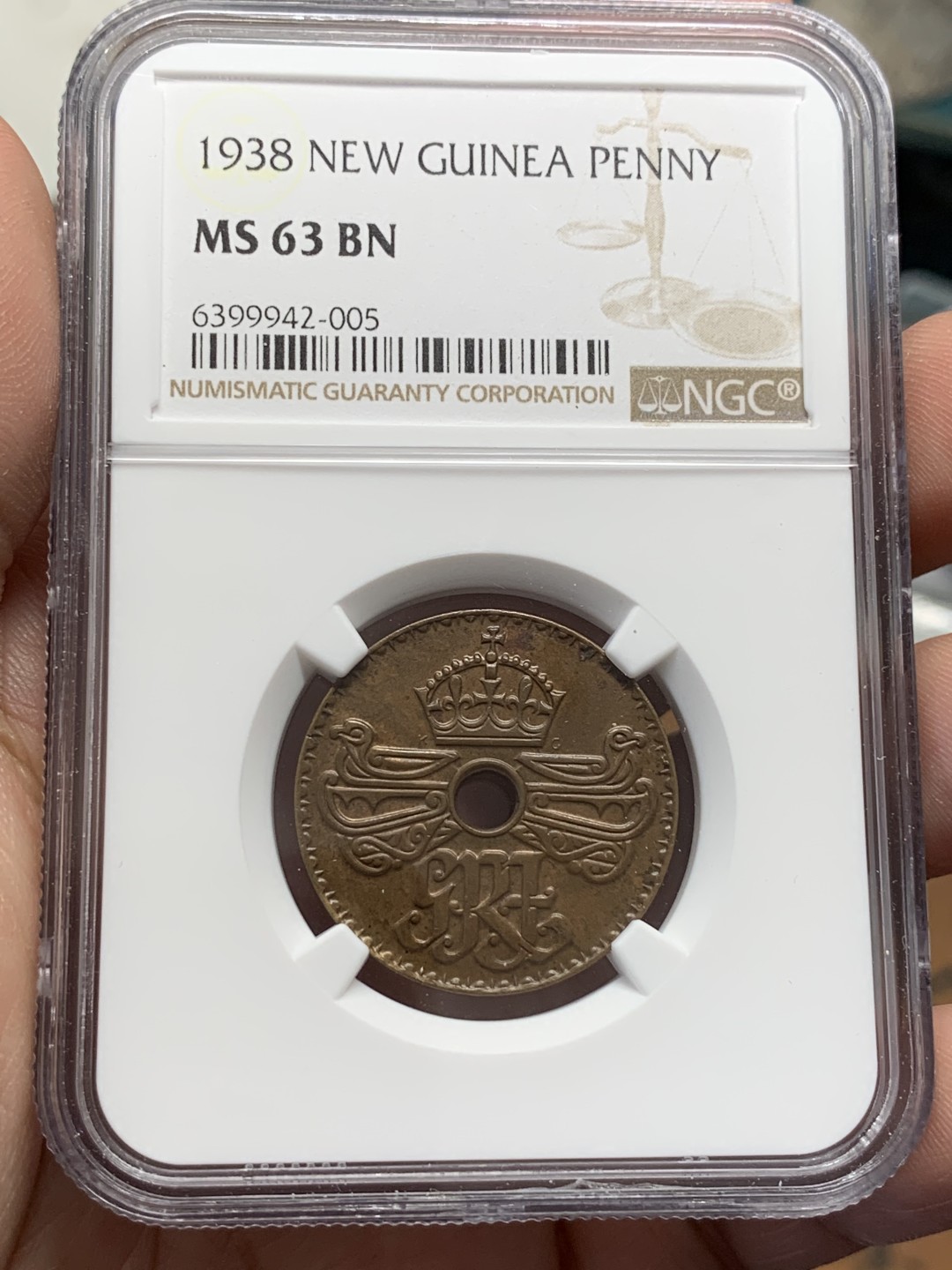 《竞宝斋》第108场-周日，周一 ，周四3场连拍（全场包邮） NGC MS63BN 1938 英属新几内亚1便士 铜币 巧克力包浆