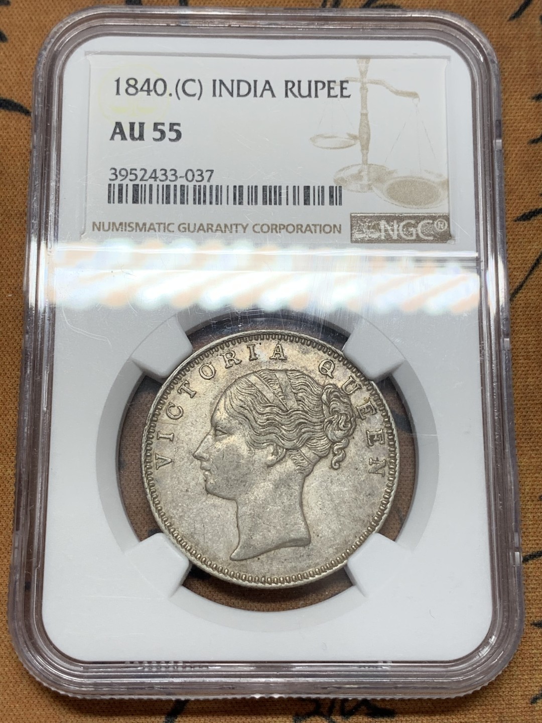 《竞宝斋》第108场-周日，周一 ，周四3场连拍（全场包邮） NGC-AU55 1840年英属印度小维单辫卢比银币 老包浆，少见单辫版