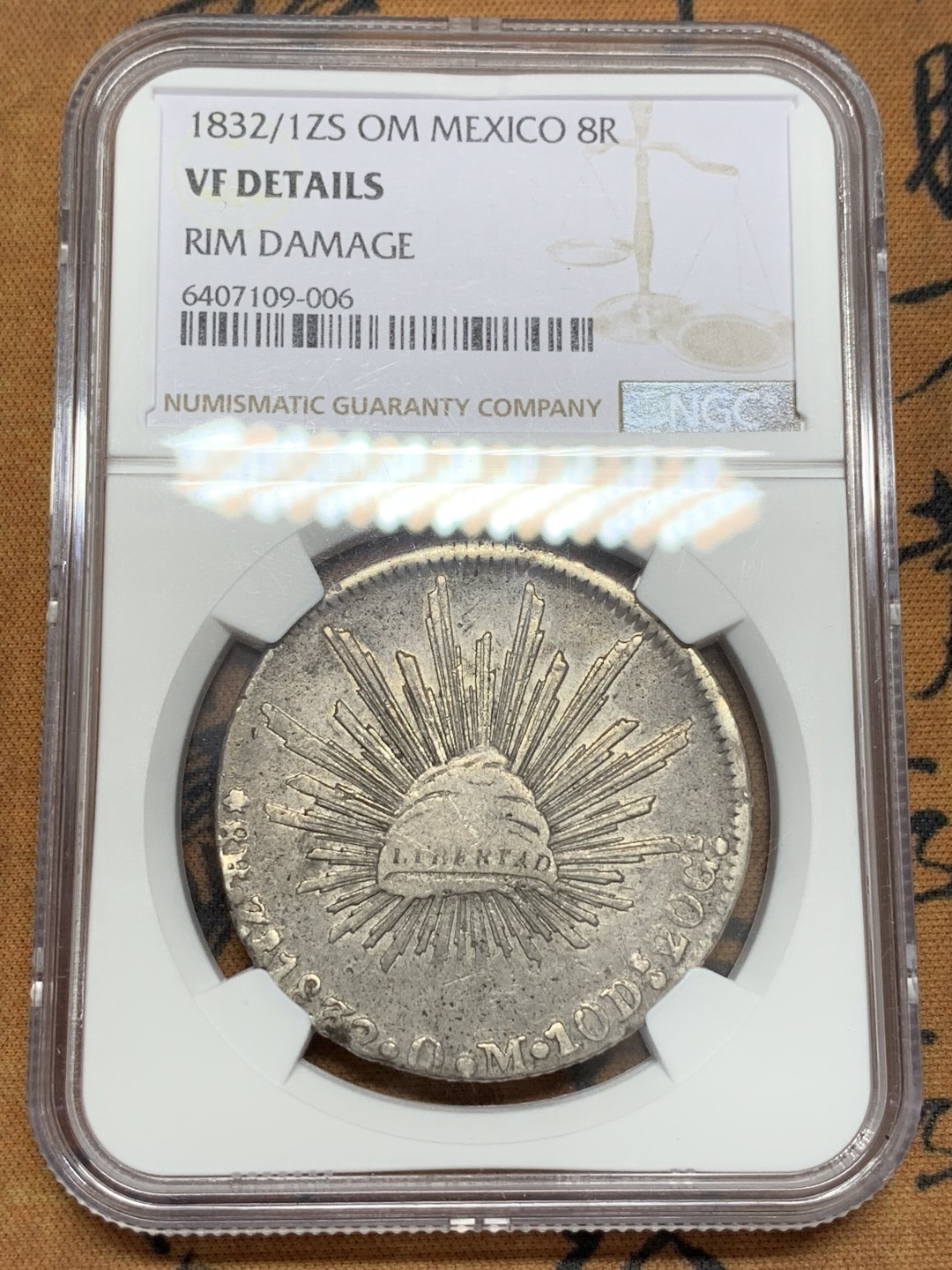 《竞宝斋》第108场-周日，周一 ，周四3场连拍（全场包邮） NGC VF 墨西哥 1832/1年 骑字版 早期 鹰洋银币 原味包浆 状态还不错