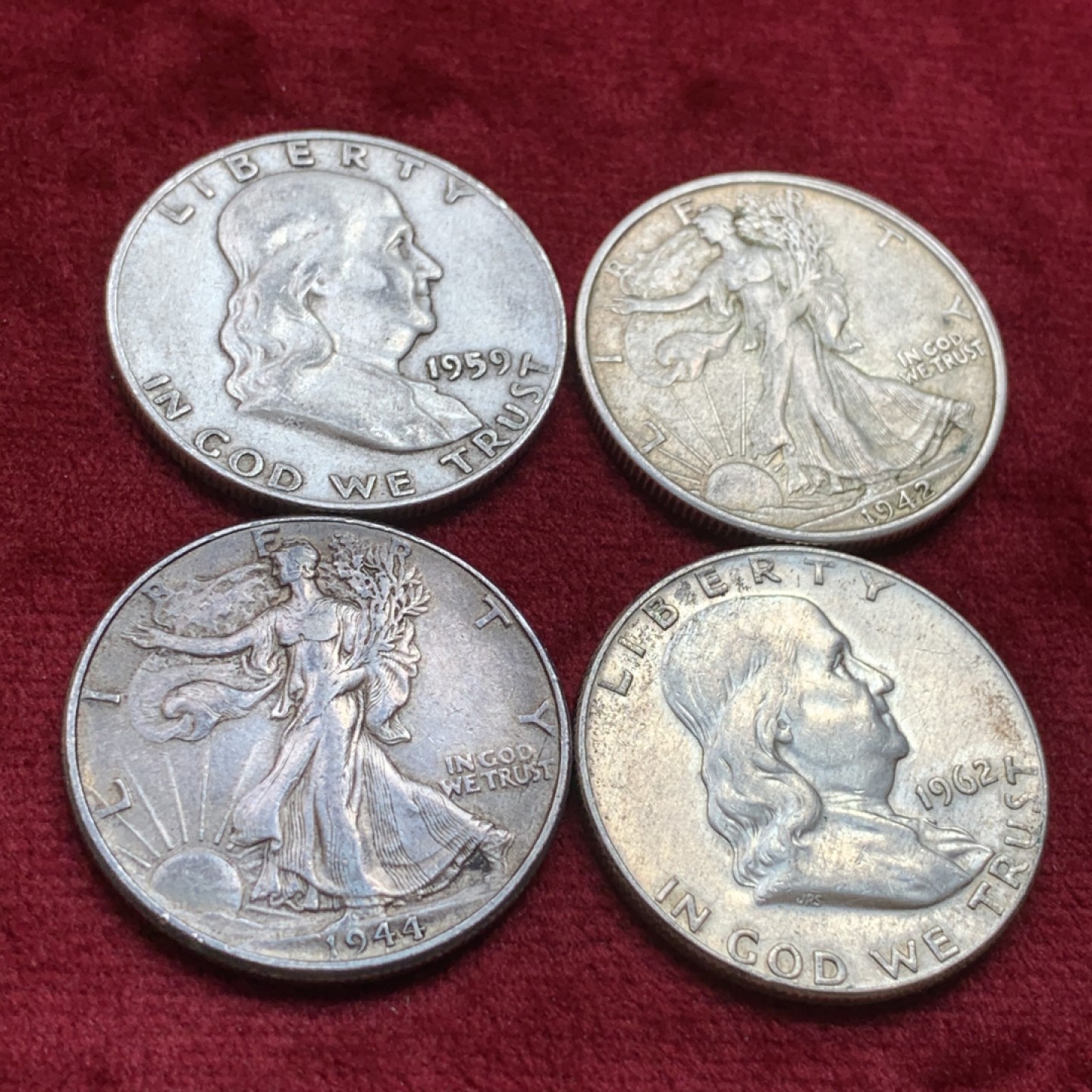 《竞宝斋》第108场-周日，周一 ，周四3场连拍（全场包邮） 美国900银 银币4枚 2枚富兰克林半美元，2枚行走女神半美元 单枚12.5克 合计50克900银 状态非常好