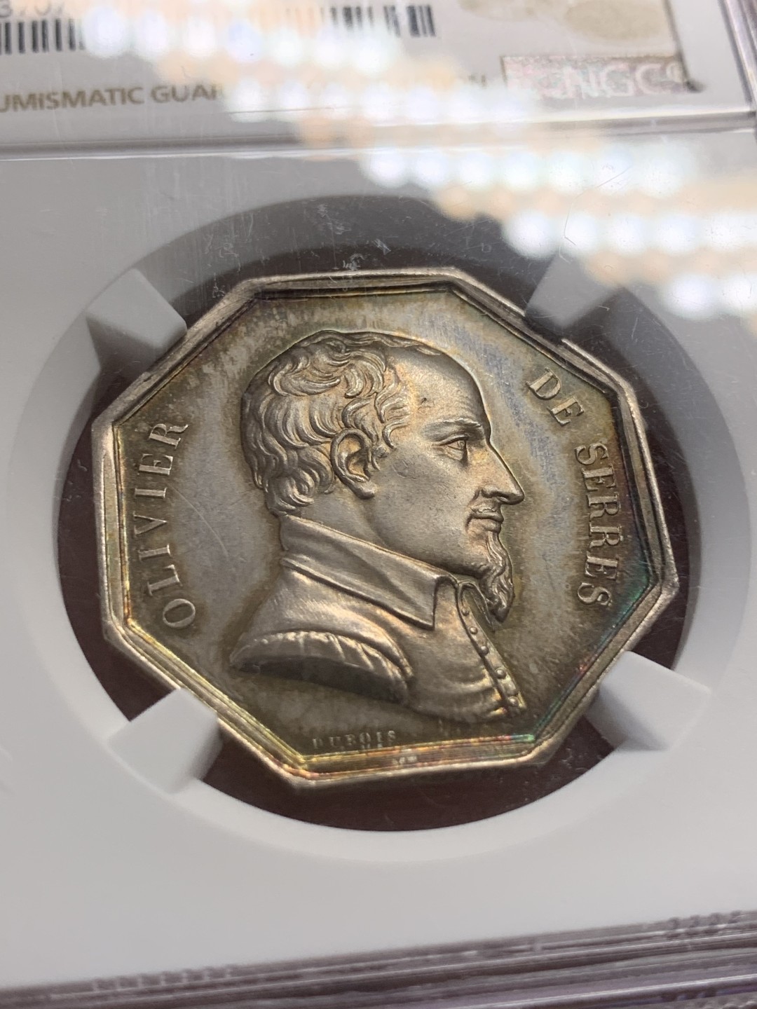 《竞宝斋》第108场-周日，周一 ，周四3场连拍（全场包邮） NGC-MS64 1825年法国图卢茨农业协会八角银质代币 这个品种很少见，孔雀彩，状态极佳，蜜蜂标