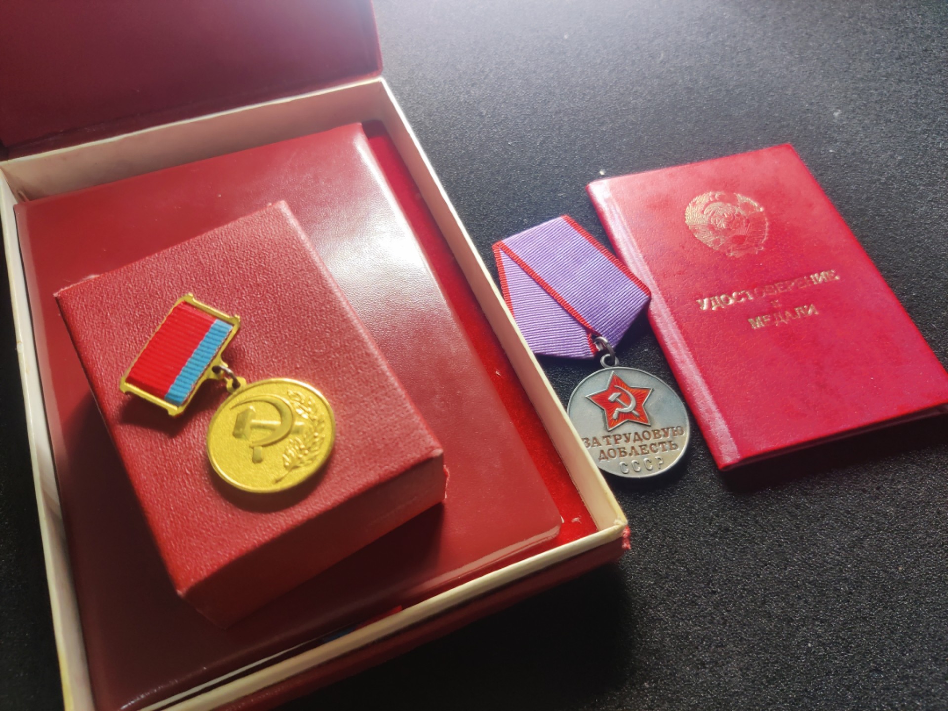 全场0元起拍 第八期 咸鱼国勋章拍卖专场 10月26日下午6：00开始 苏联乌克兰国家奖金和苏联劳动英勇奖章带盒证 同一人获得