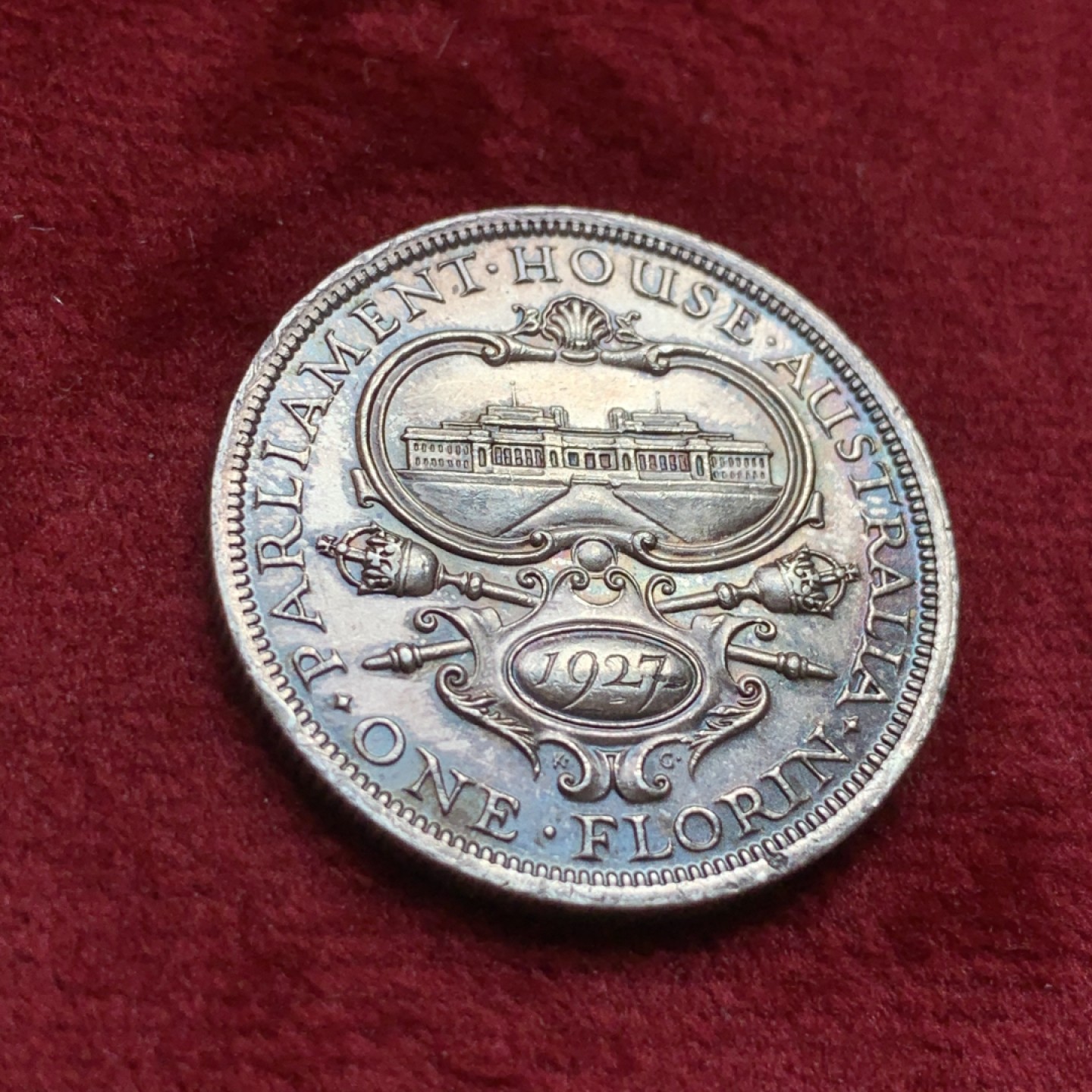 《竞宝斋》第108场-周日，周一 ，周四3场连拍（全场包邮） 1927年 乔治五世 澳大利亚1弗洛林银币，国会大厦纪念 单年版本，细节丰富 五彩包浆 带转光