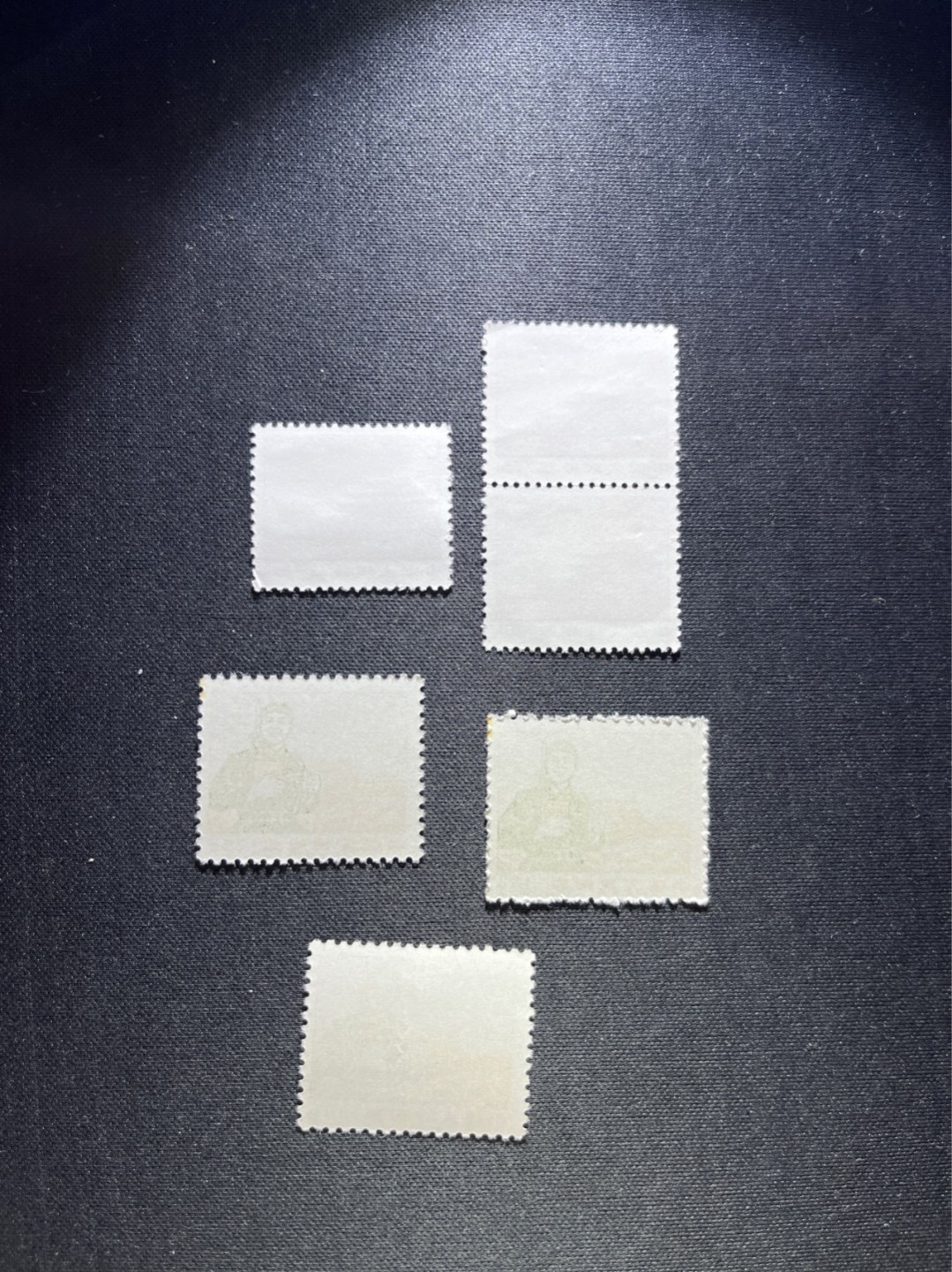 洪涛臻品 精选邮票限时拍卖第六十三期 普无号解放军➕红太阳品弱一组，上品，微黄，折