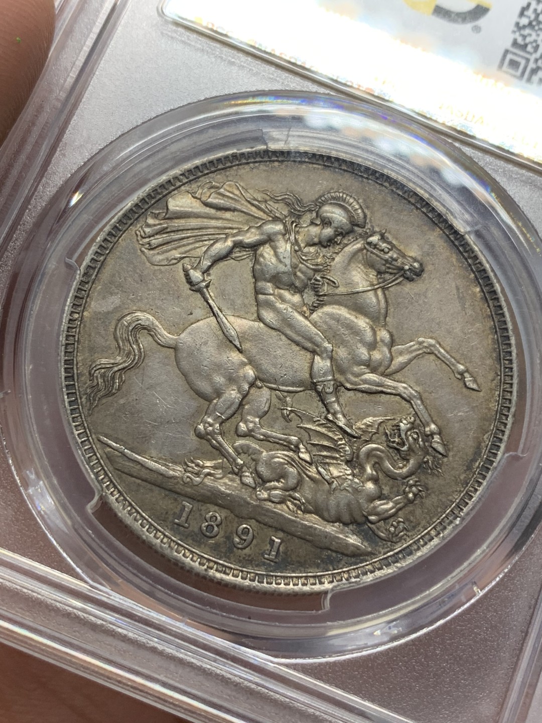 《竞宝斋》第108场-周日，周一 ，周四3场连拍（全场包邮） PCGS AU55 英国1891年维多利亚高冠马剑一克朗银币少见年份 原味深五彩