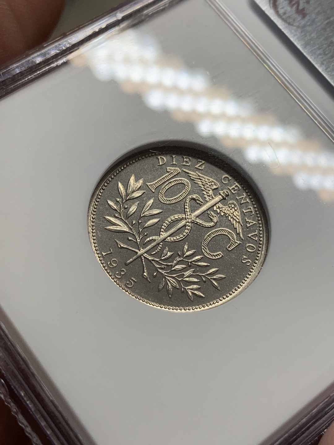 《竞宝斋》第108场-周日，周一 ，周四3场连拍（全场包邮） 1935年玻利维亚精制10分 PF66分，克书出谱品无记录，镜面感强烈，做工有别于流通币，NGC经典小白盒