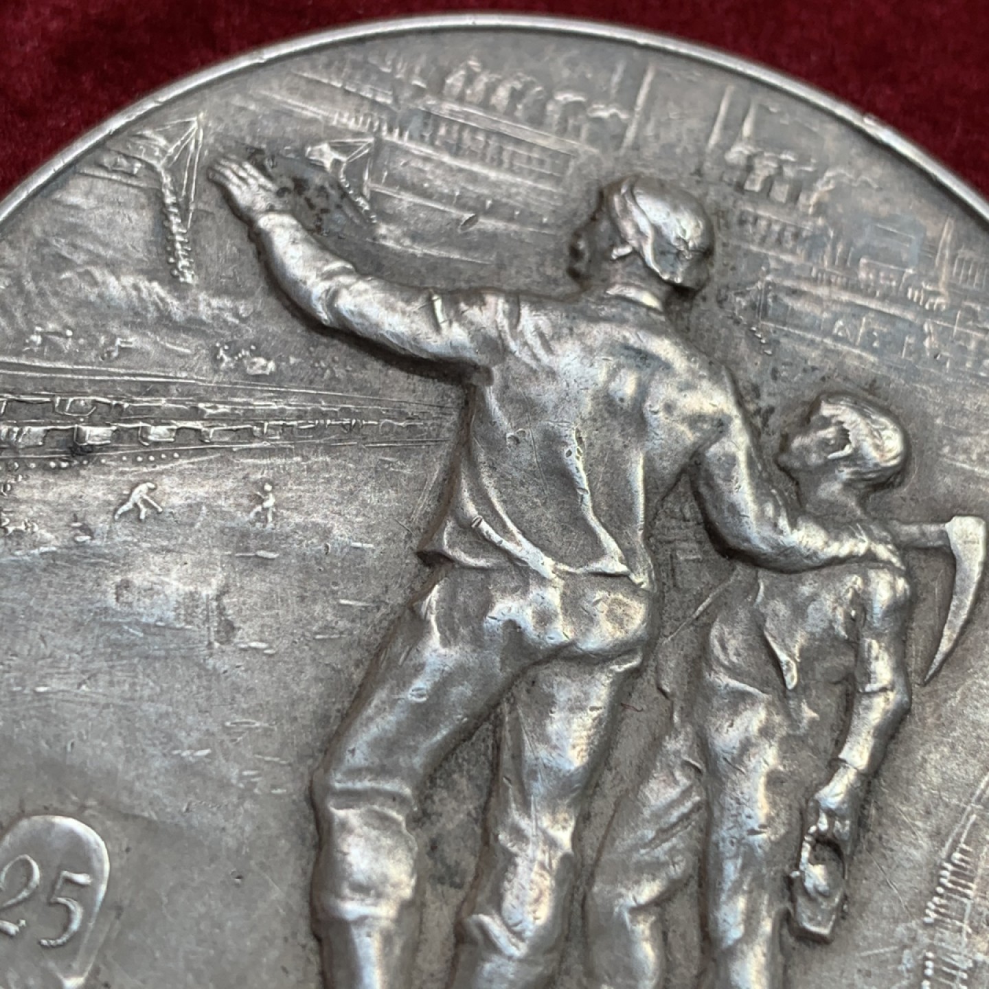 《竞宝斋》第108场-周日，周一 ，周四3场连拍（全场包邮） 德国 褐煤工业协会 25周年敬业 纪念银章 约1926年 50mm38g