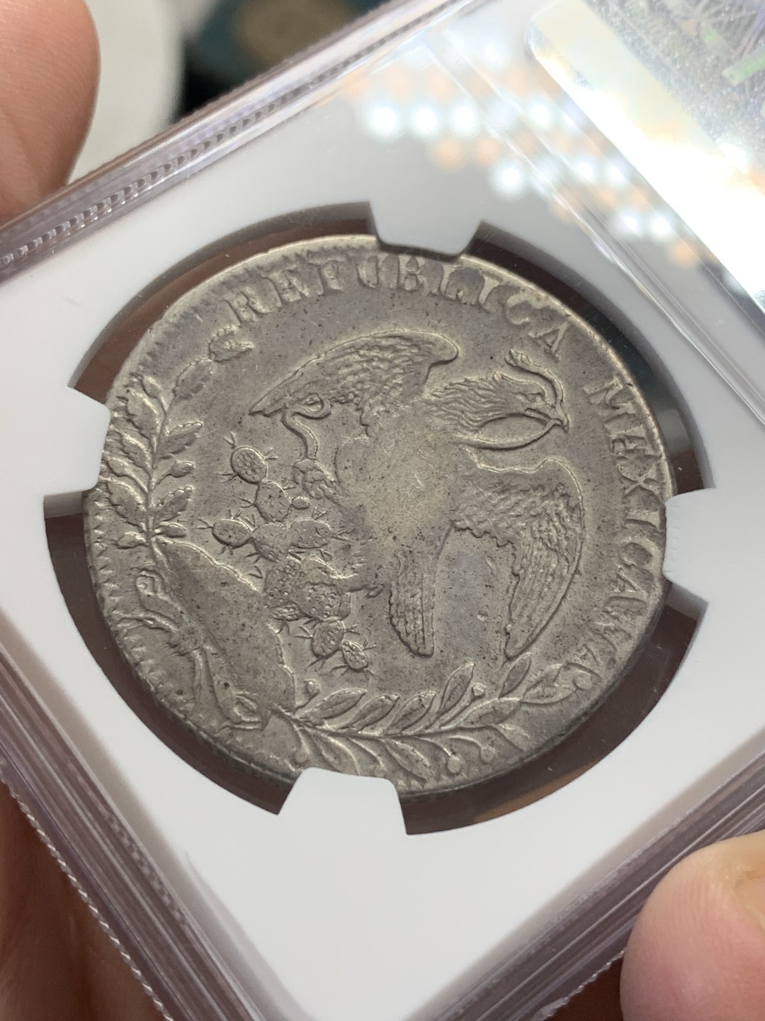 《竞宝斋》第108场-周日，周一 ，周四3场连拍（全场包邮） NGC VF 墨西哥 1832/1年 骑字版 早期 鹰洋银币 原味包浆 状态还不错