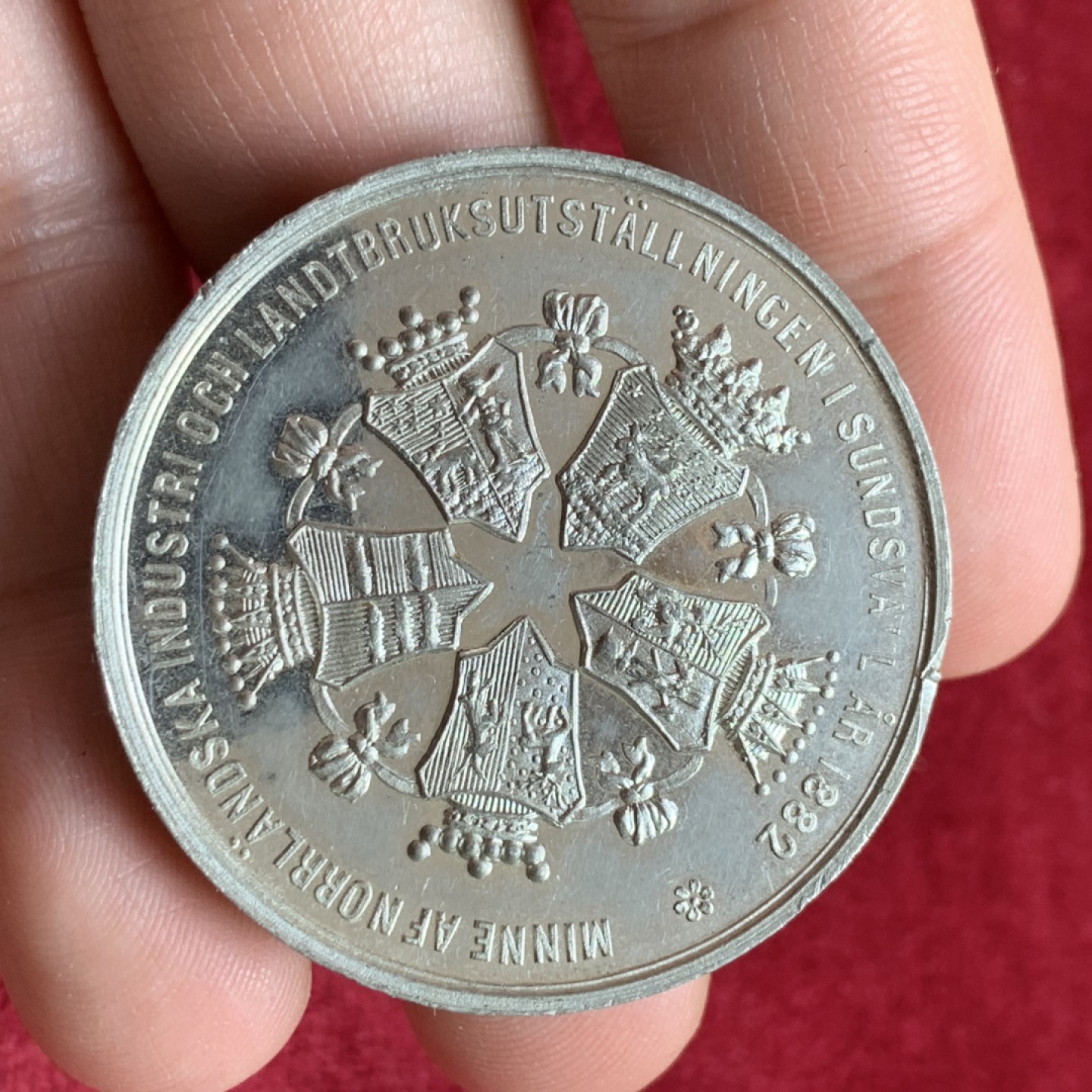 《竞宝斋》第108场-周日，周一 ，周四3场连拍（全场包邮） 瑞典 1882 博览会 白金属纪念章 41mm33g 细节见图