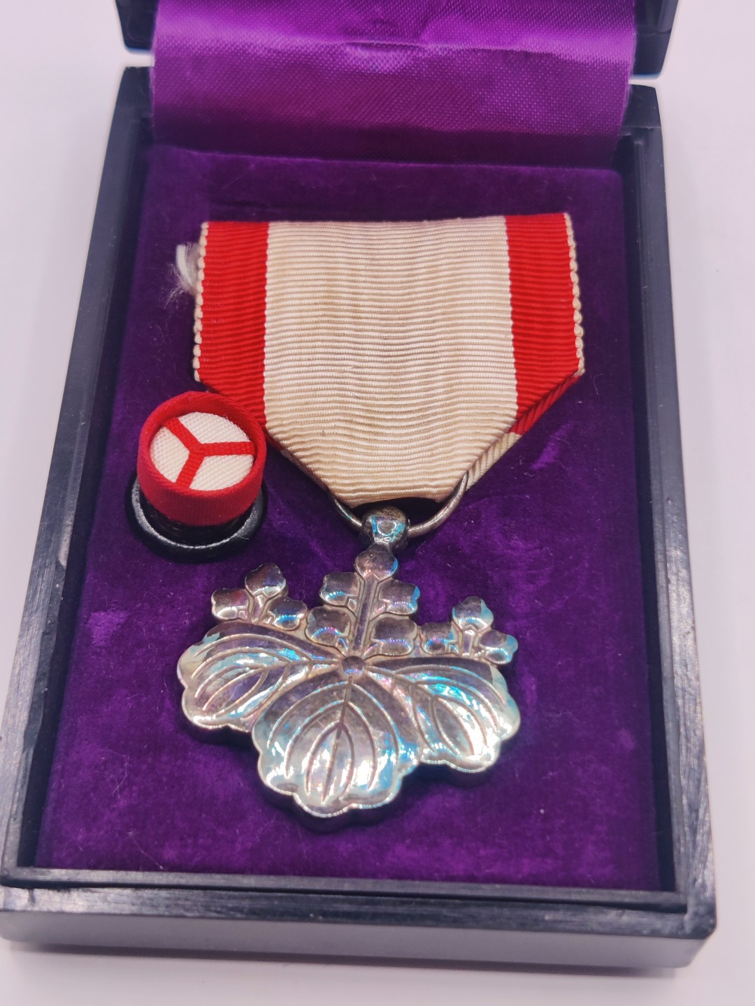 全场0元起拍 第八期 咸鱼国勋章拍卖专场 10月26日下午6：00开始 日本八等白叶章 银制带盒略