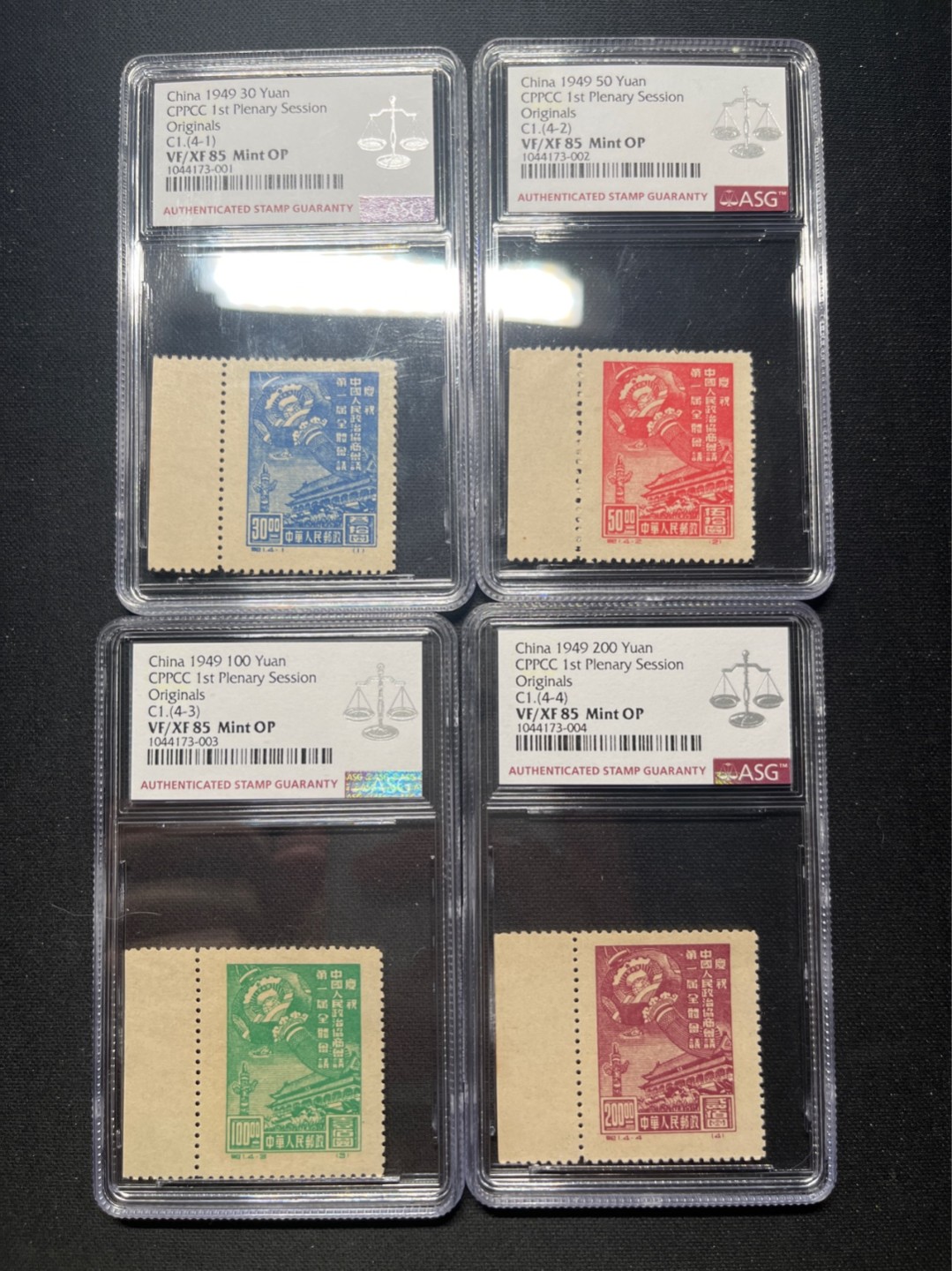 洪涛臻品 精选邮票限时拍卖第六十三期 纪1原版新全 ASG85分OP，左边纸一套。最严格时期一次性出分，全部85带OP非常难得，相当于JT票的90分以上水平。1949年新中国发行的第一套纪念邮票，相当于一版纸币在PMG中的位置。原版票资源非常稀缺，能评级的更是少之又少，每一套都值得珍惜。随着ASG评级的推动，老纪特原版资源必将成为纸币中的牧马图。注意提前布局上车