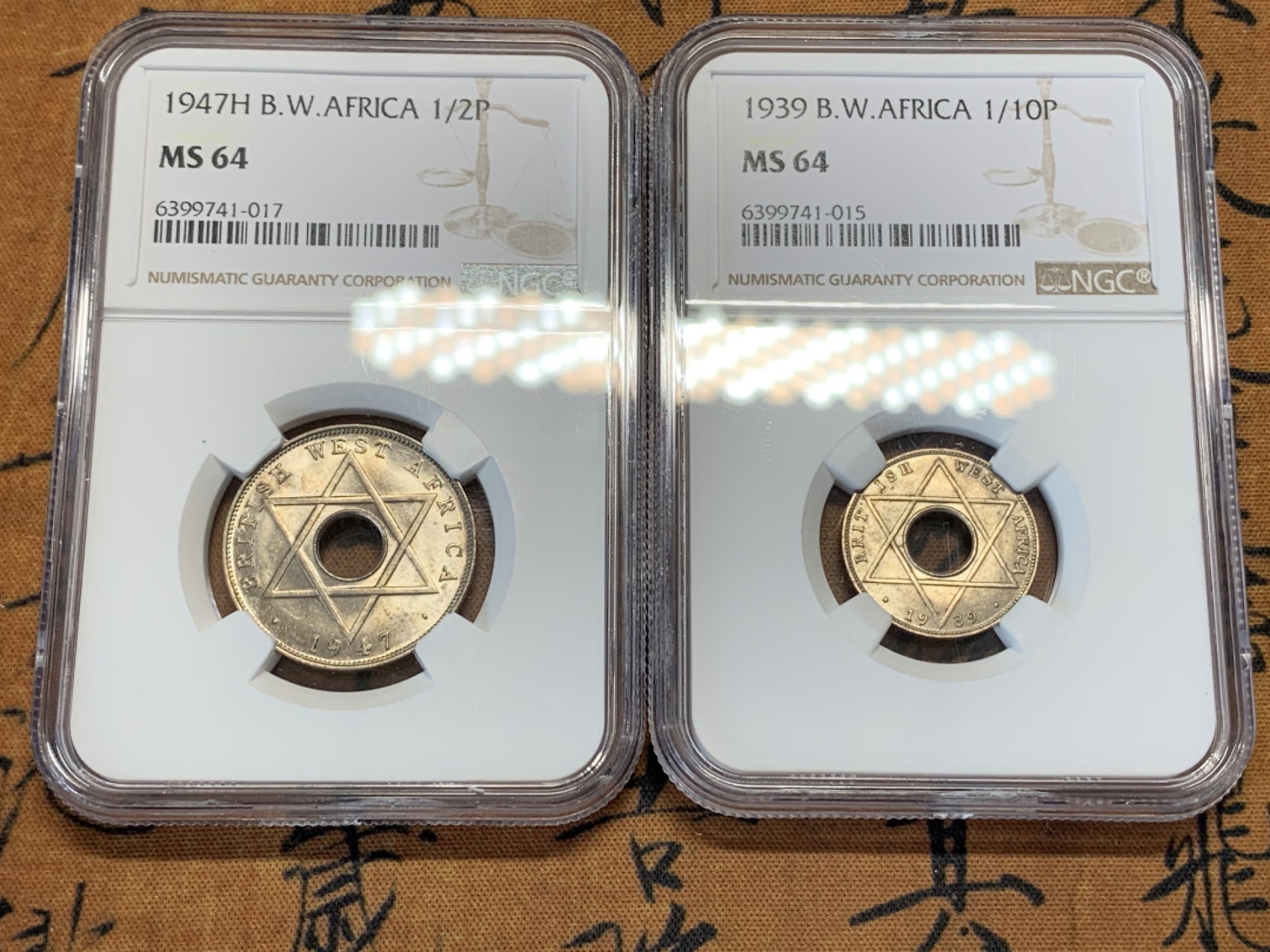 《竞宝斋》第108场-周日，周一 ，周四3场连拍（全场包邮） NGC-MS64 英属西非 1939年 1/10便士 1947年1/2便士一对