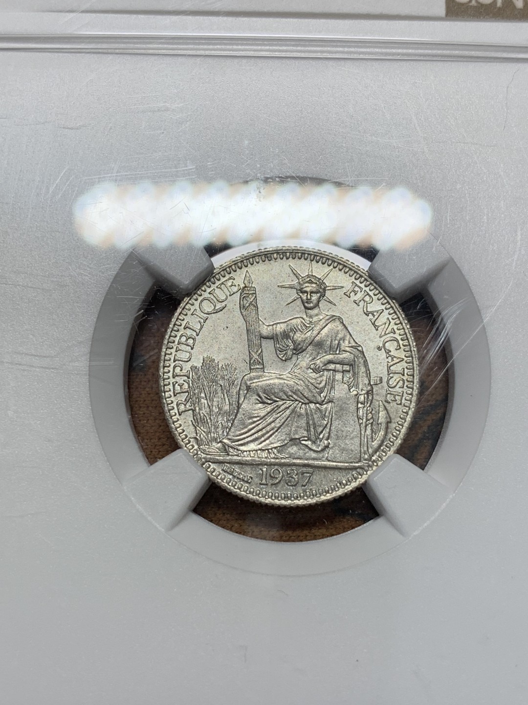 《竞宝斋》第108场-周日，周一 ，周四3场连拍（全场包邮） NGC MS65 印支 1937年 坐人 10分银币 细节极好 季军分