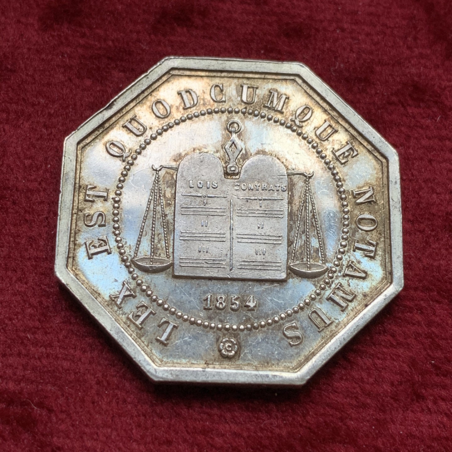 《竞宝斋》第109场-周日，周一 ，周四3场连拍（全场包邮） 1854-1900年间法国公证处八角银制代币unc品相  重量：15.9g  边铭：丰饶角+银标  直径：32mm  