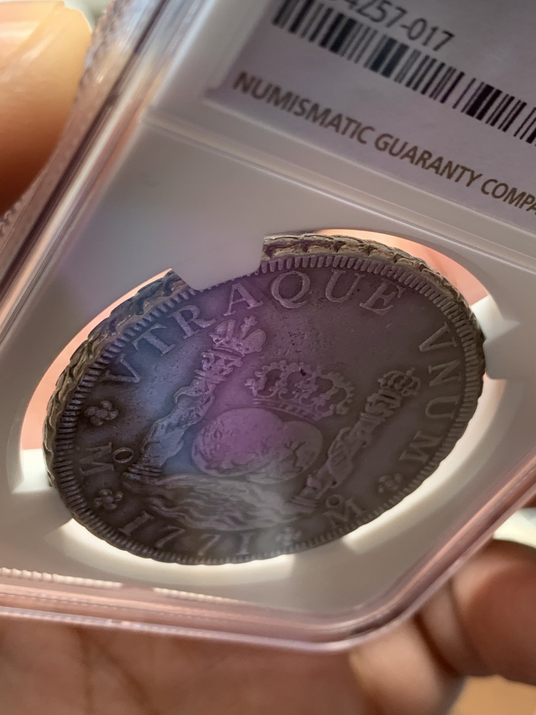 《竞宝斋》第109场-周日，周一 ，周四3场连拍（全场包邮） NGC XF品相 墨西哥1771年地球双柱8里亚尔大银币，细节完好无磕碰划痕边齿很好的一枚 边特别好